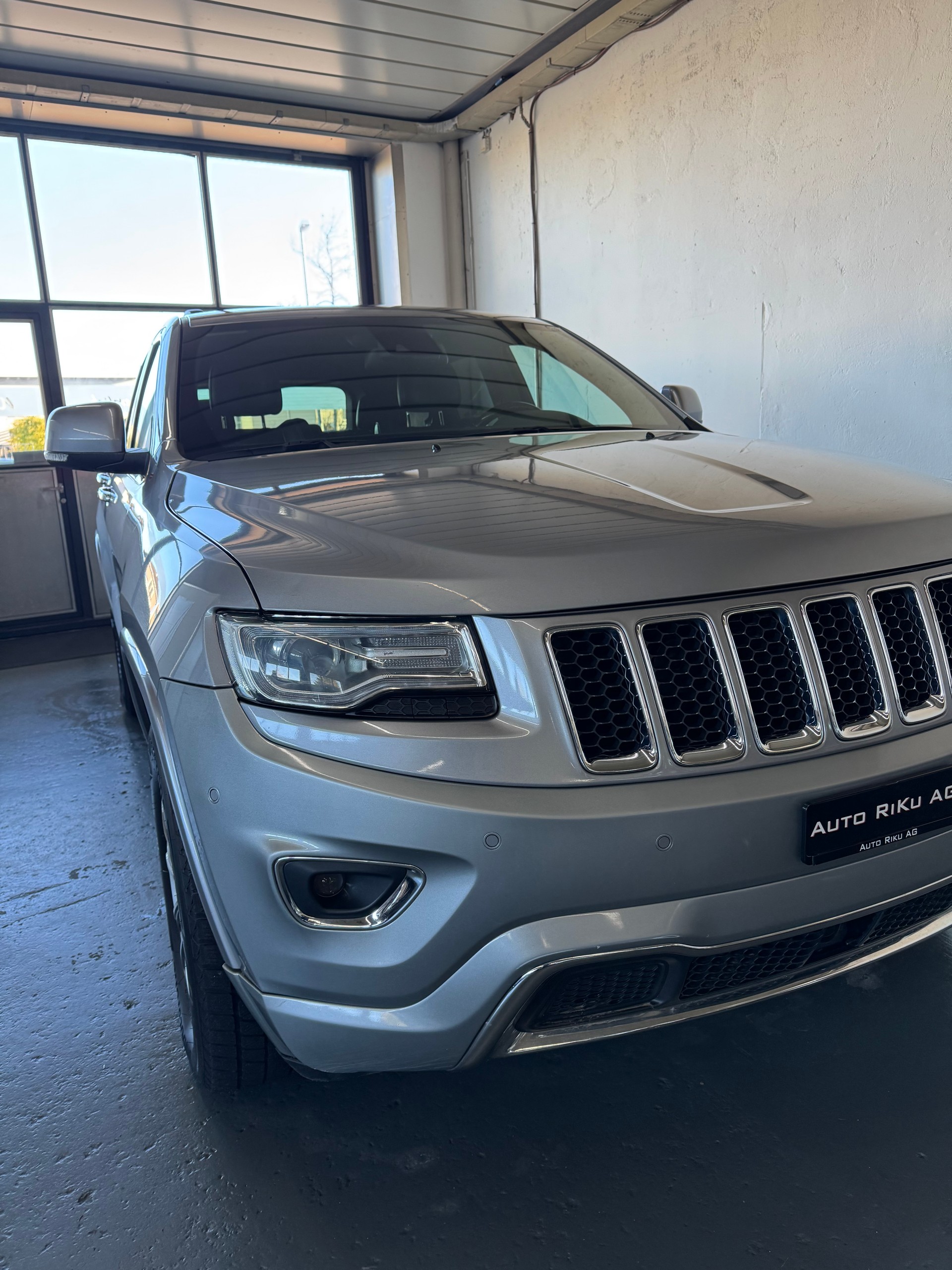 JEEP Grand Cherokee 3.0 CRD Overland Automatic-image-2