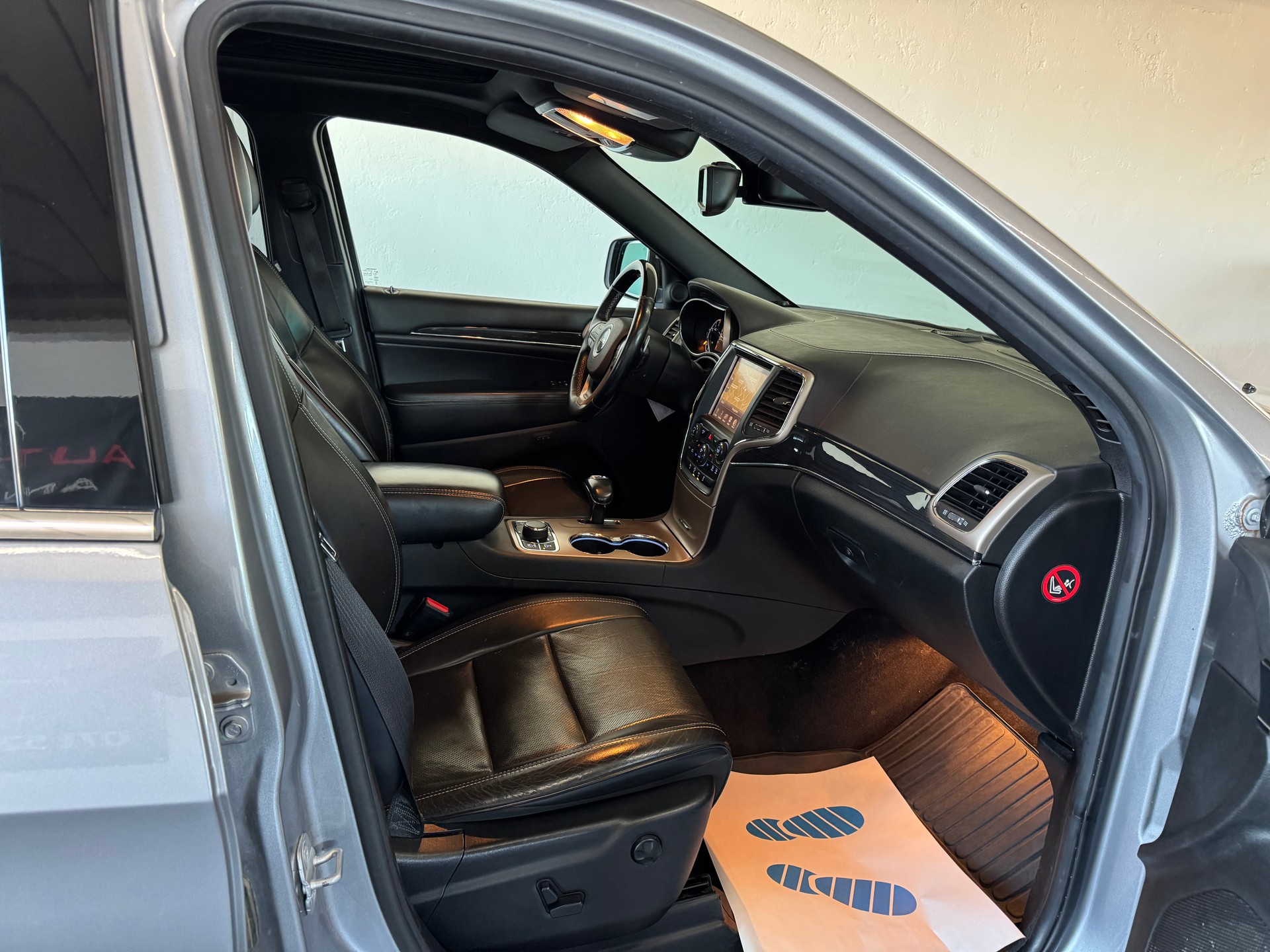 JEEP Grand Cherokee 3.0 CRD Overland Automatic-image-23