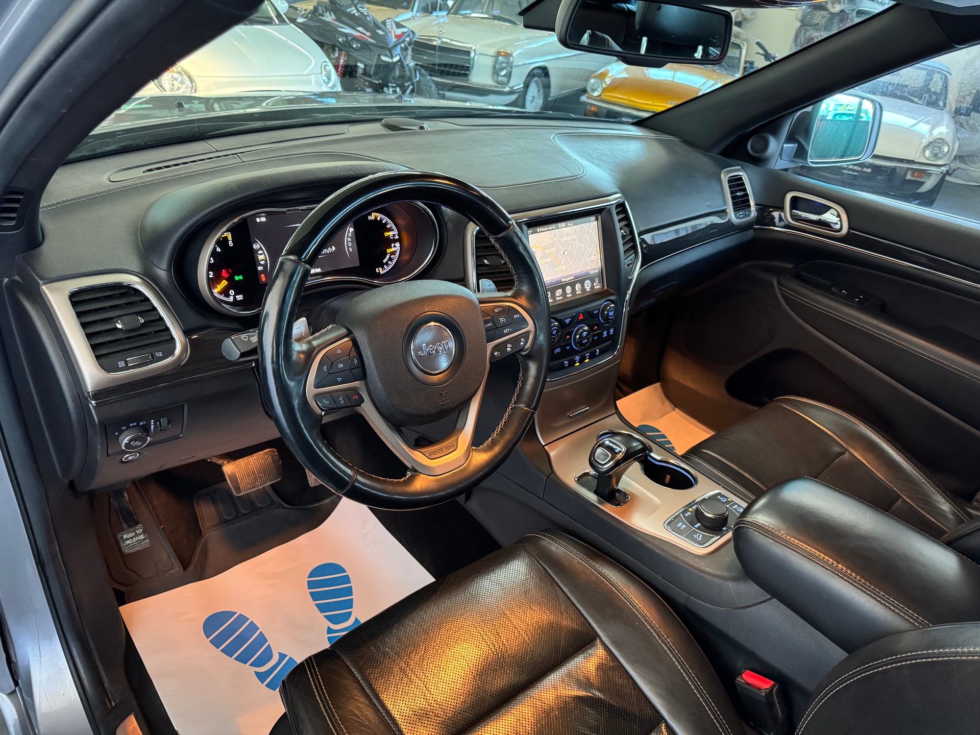 JEEP Grand Cherokee 3.0 CRD Overland Automatic-image-13