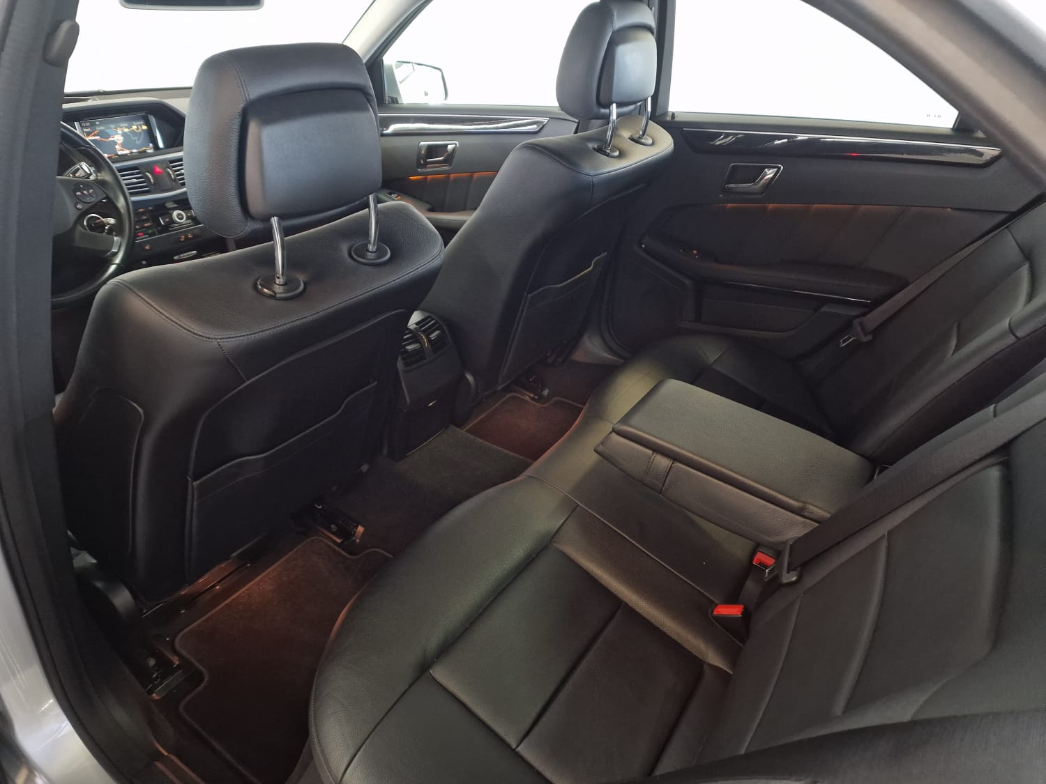 MERCEDES-BENZ E 350 Avantgarde 4Matic 7G-Tronic-image-22