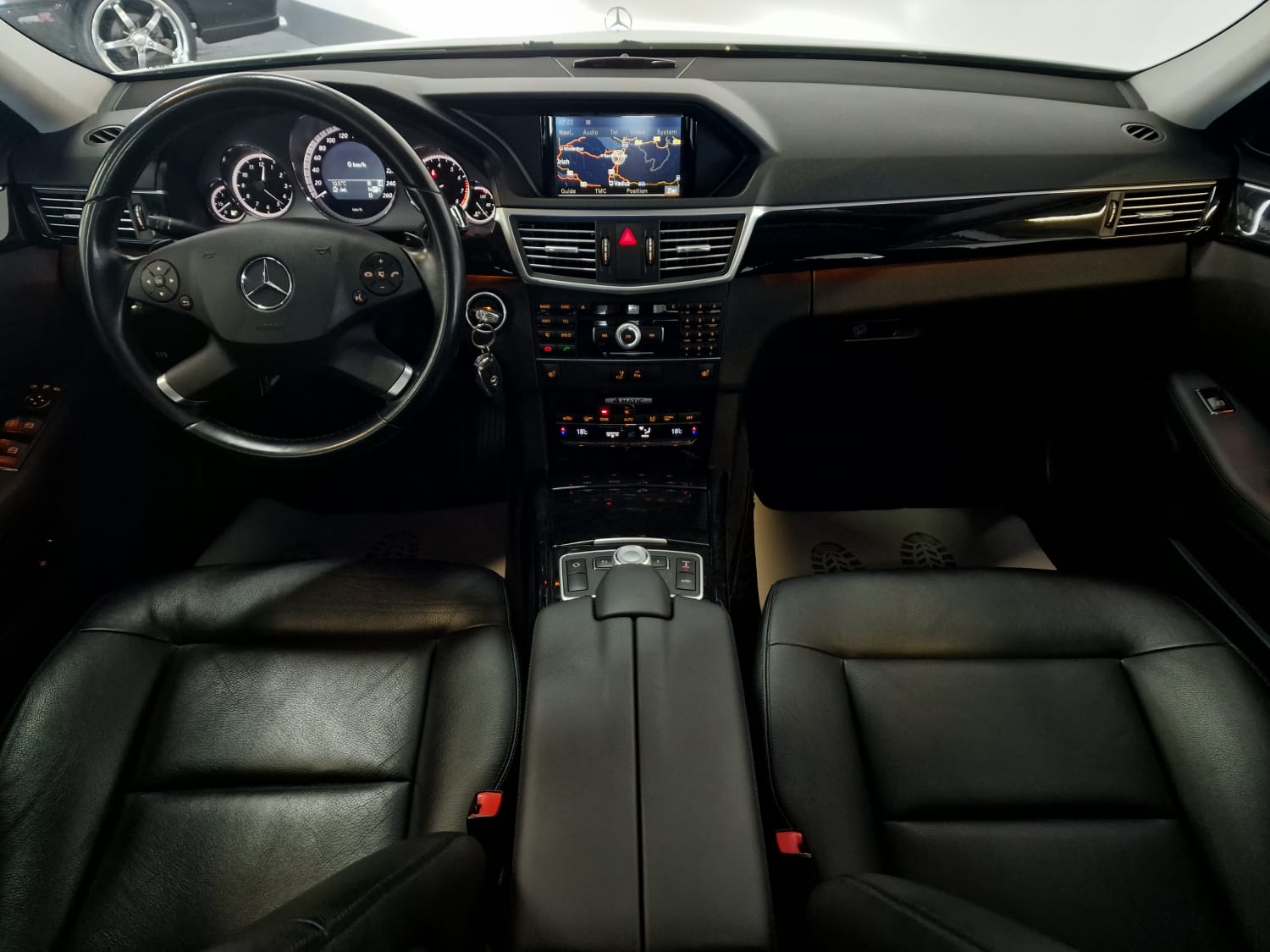 MERCEDES-BENZ E 350 Avantgarde 4Matic 7G-Tronic-image-18