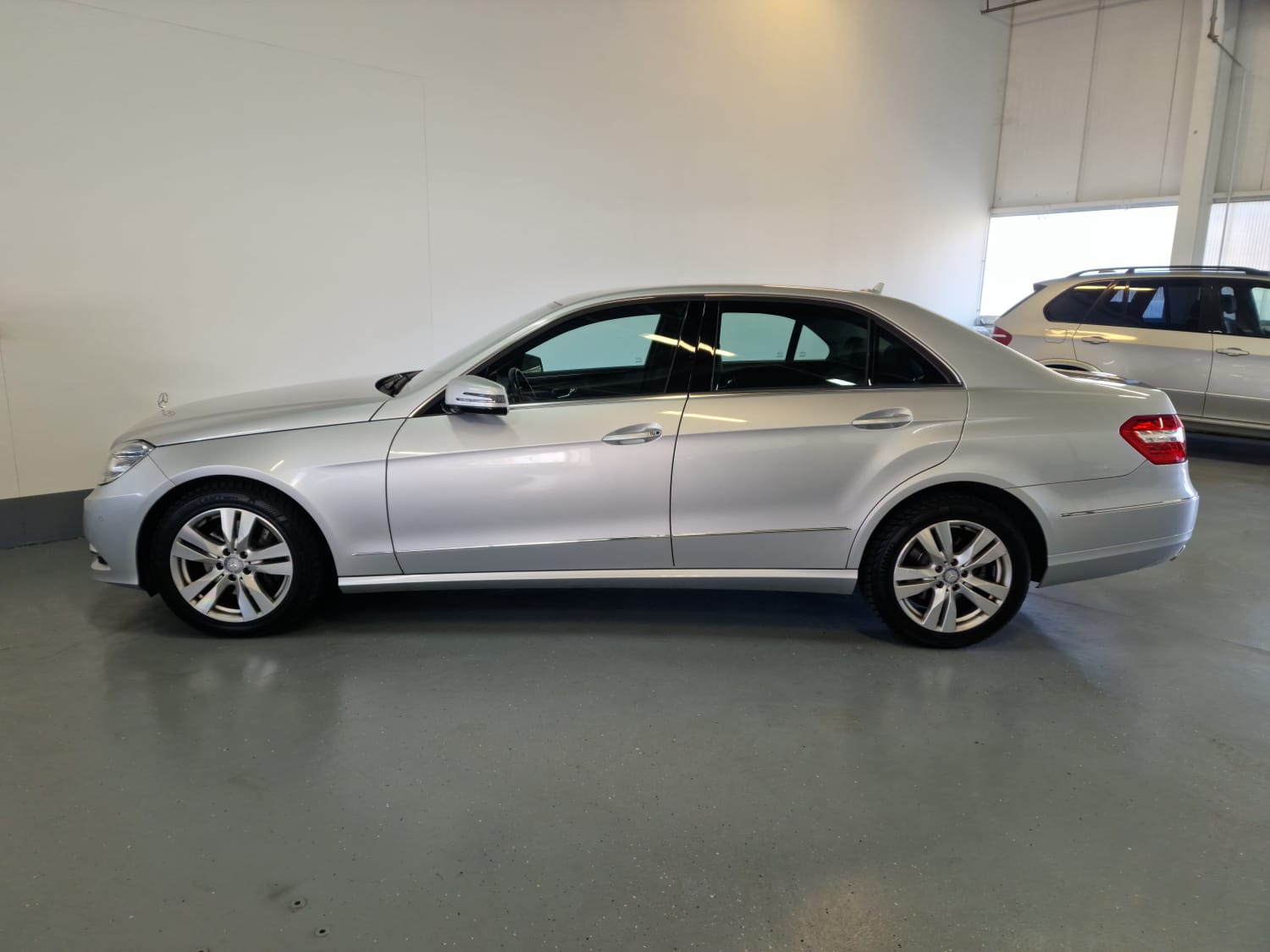 MERCEDES-BENZ E 350 Avantgarde 4Matic 7G-Tronic-image-7