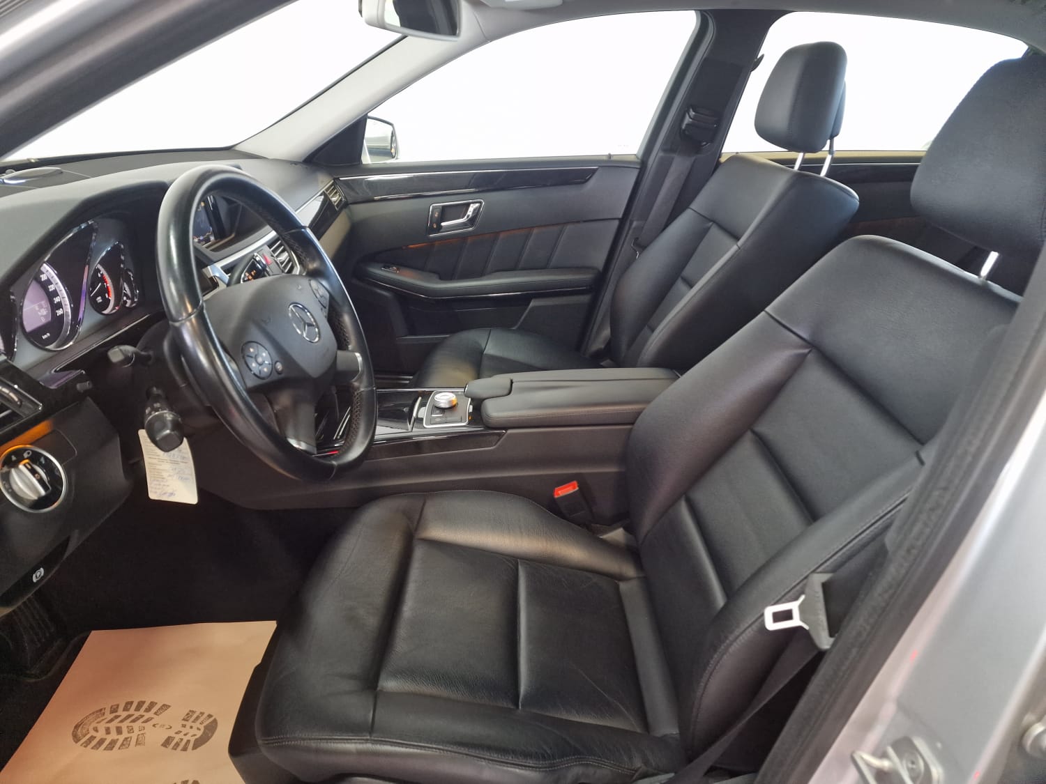 MERCEDES-BENZ E 350 Avantgarde 4Matic 7G-Tronic-image-19