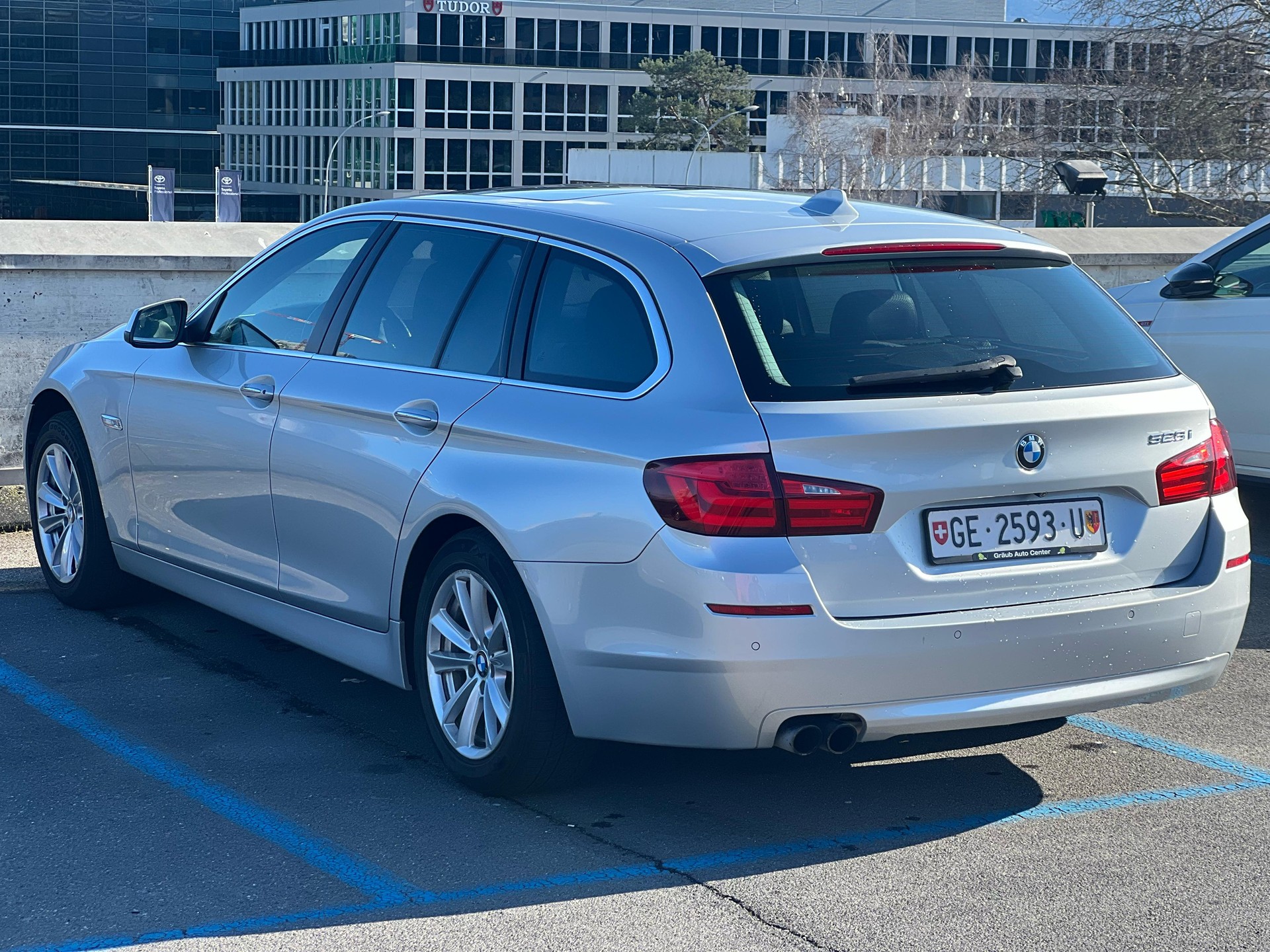 BMW 528i Touring Steptronic-image-2