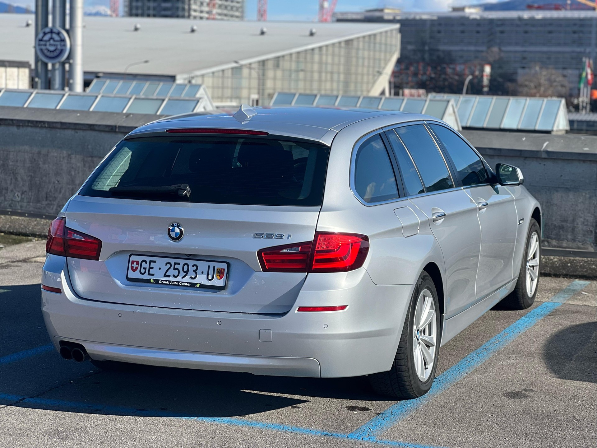 BMW 528i Touring Steptronic-image-1