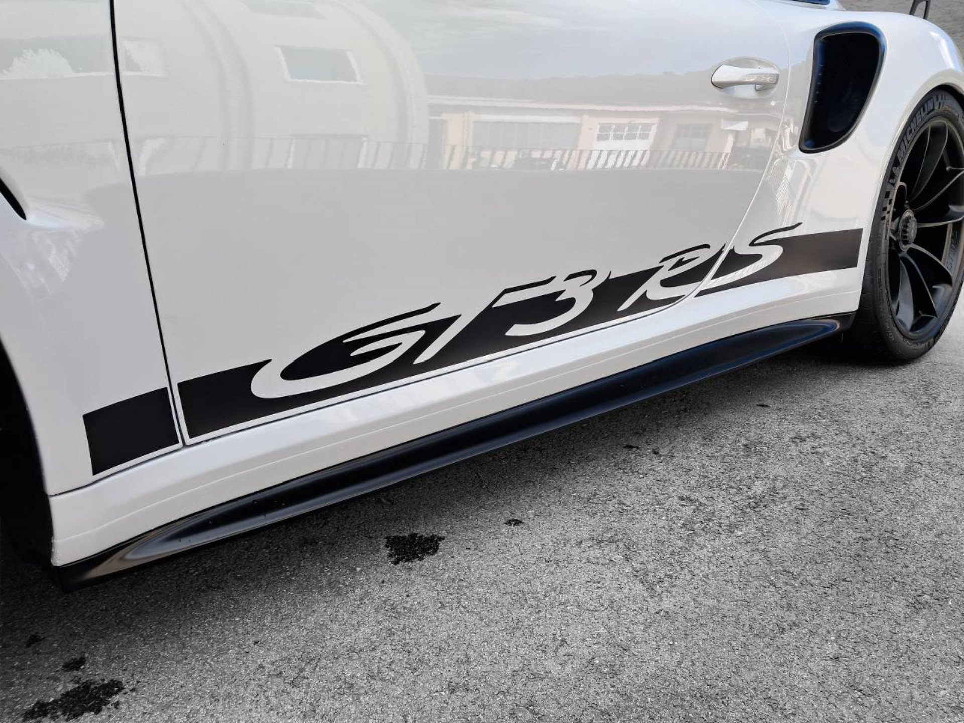PORSCHE 911 GT3 RS-image-10
