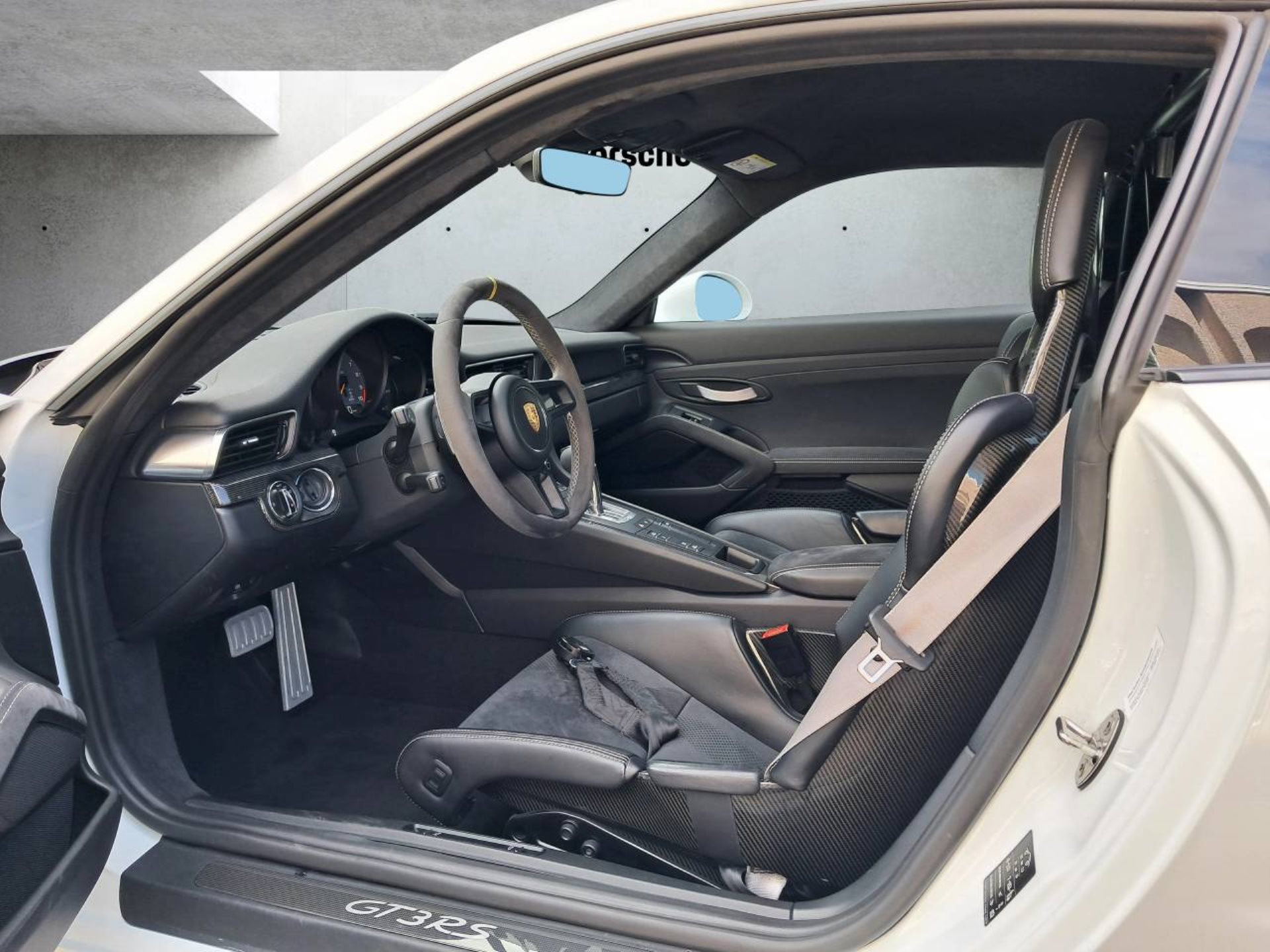 PORSCHE 911 GT3 RS-image-4