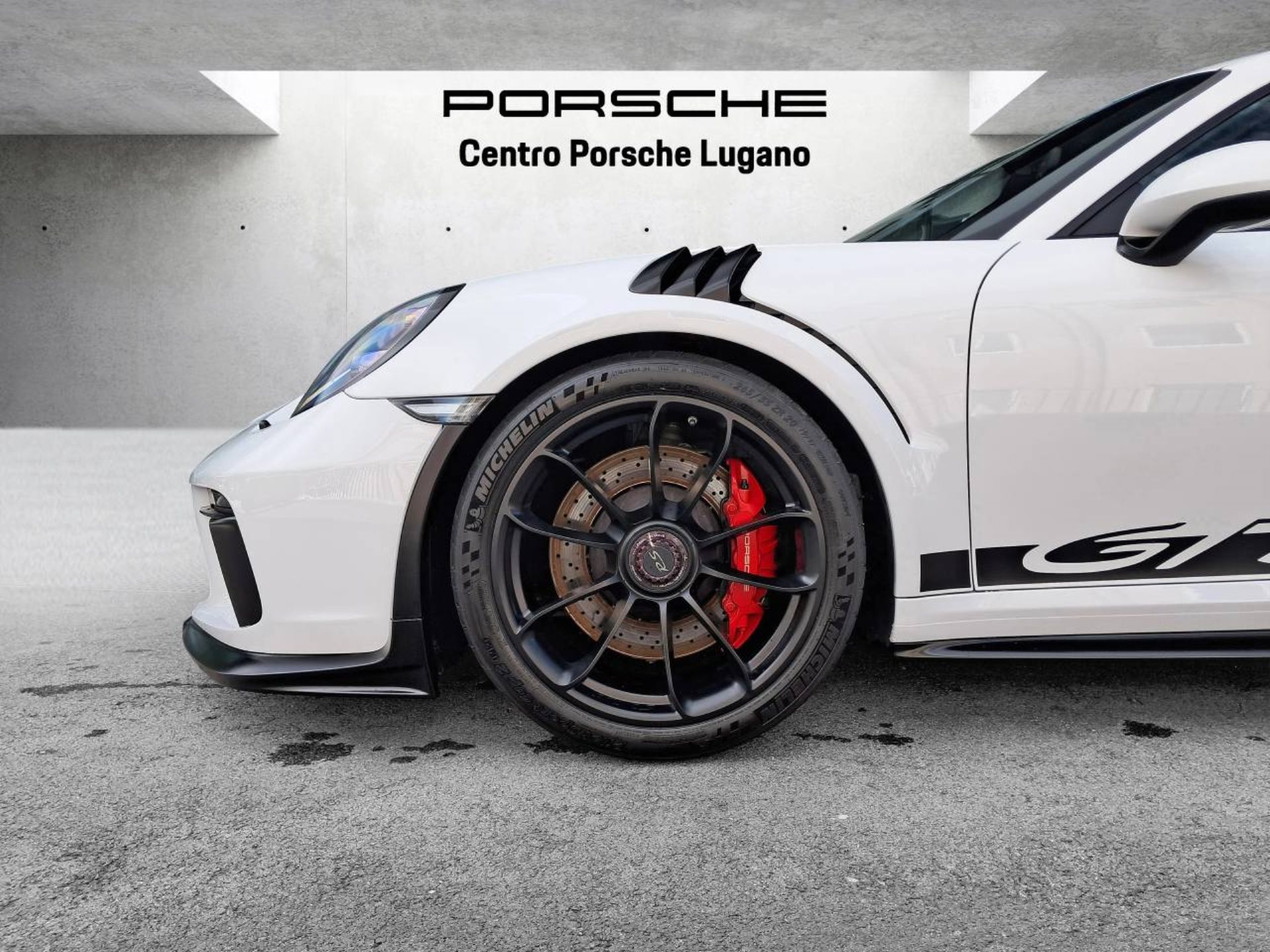 PORSCHE 911 GT3 RS-image-9