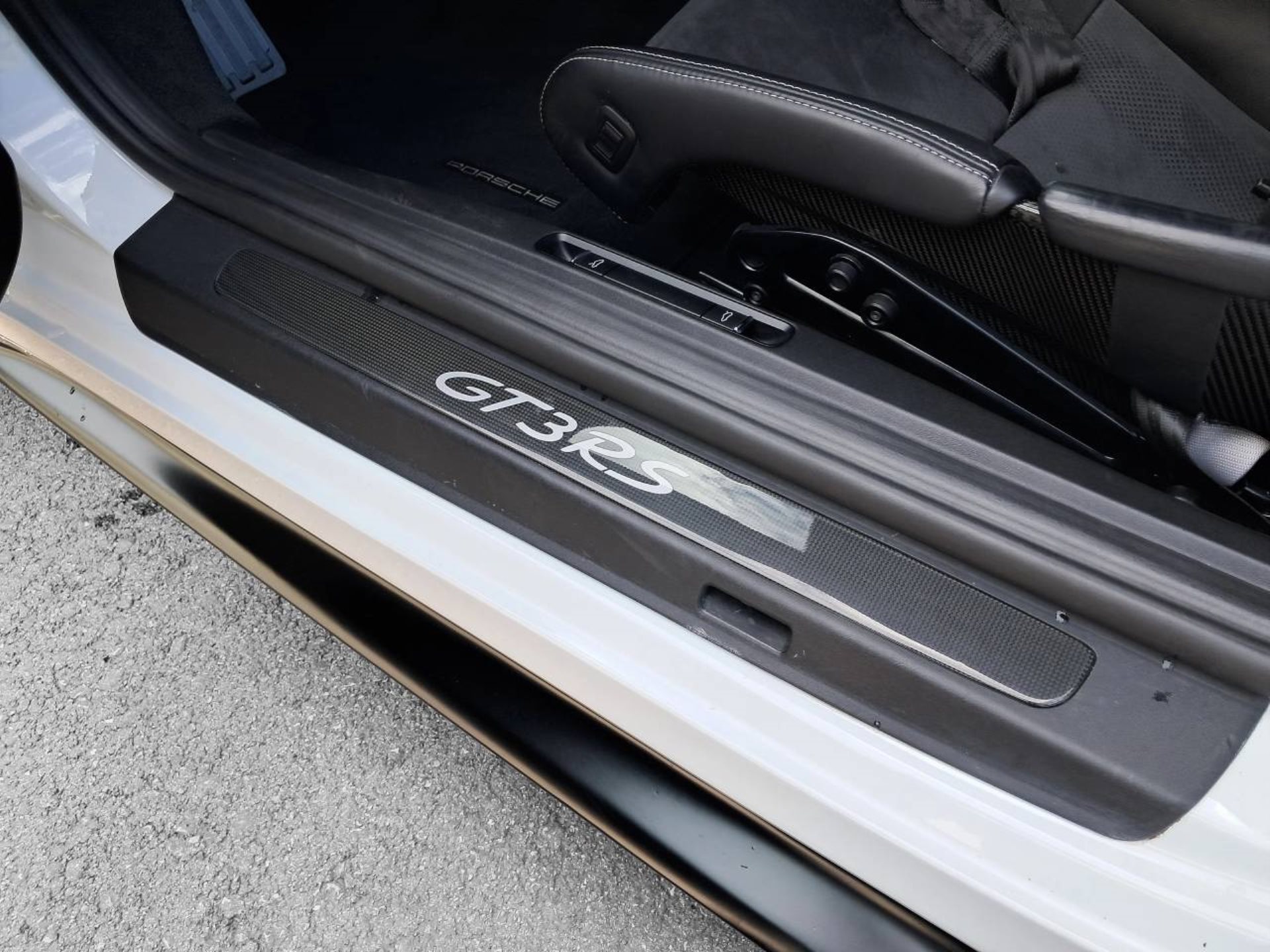 PORSCHE 911 GT3 RS-image-24