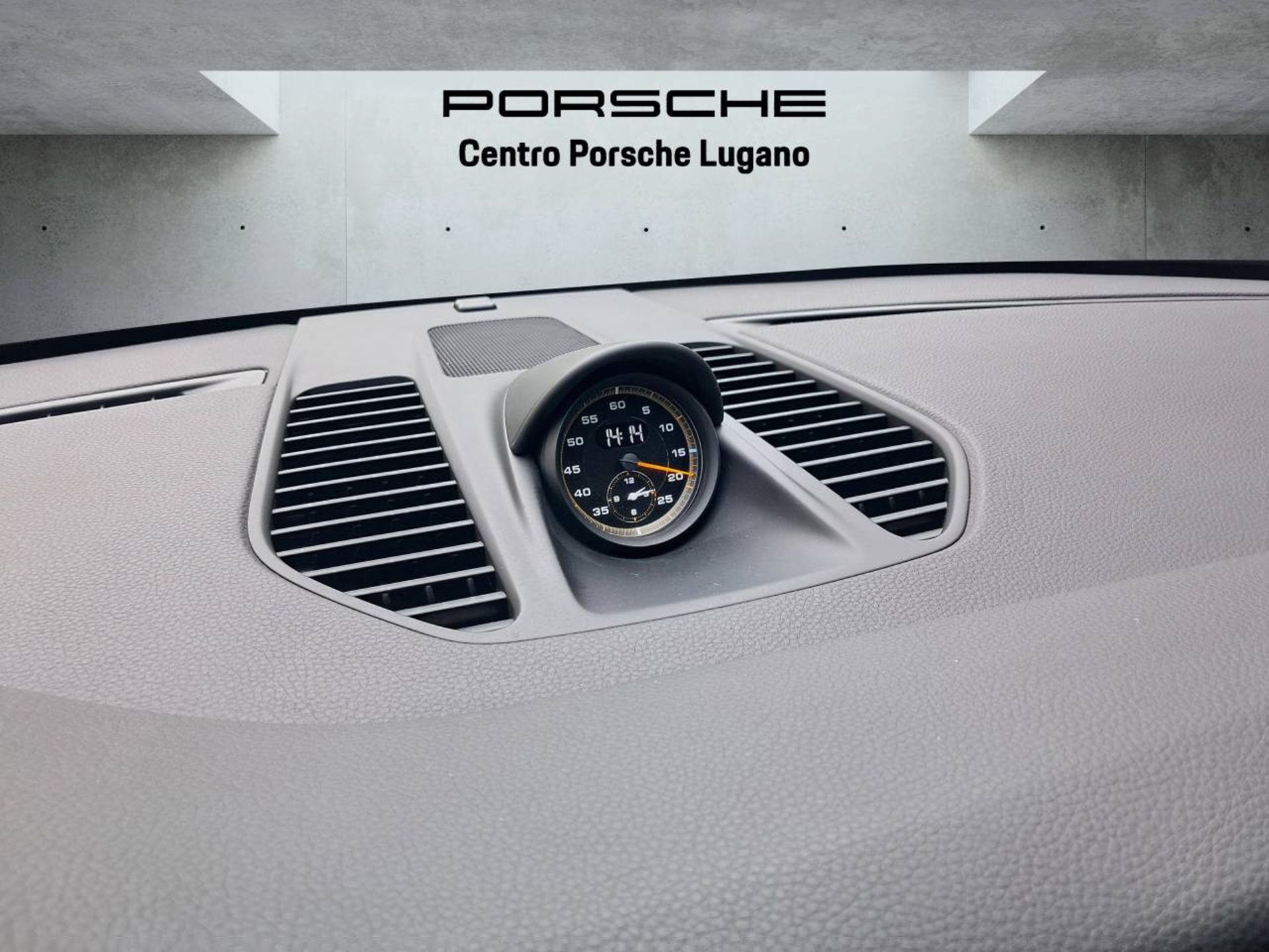 PORSCHE 911 GT3 RS-image-23