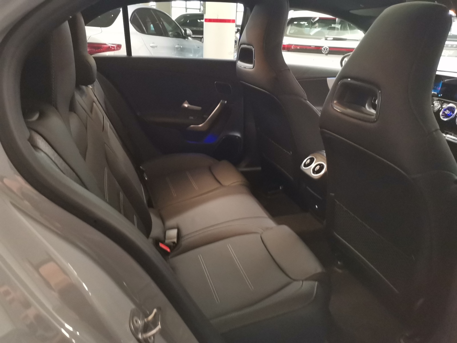 MERCEDES-BENZ AMG A 35 4Matic-image-9