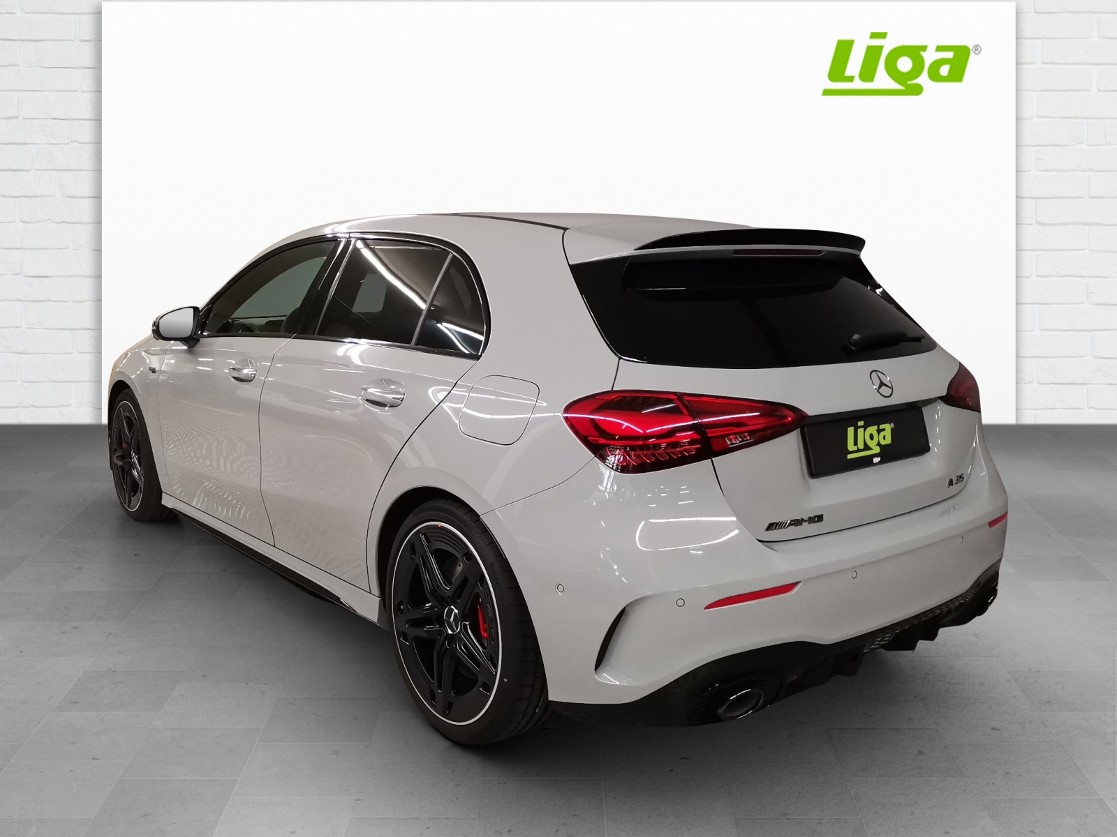 MERCEDES-BENZ AMG A 35 4Matic-image-3