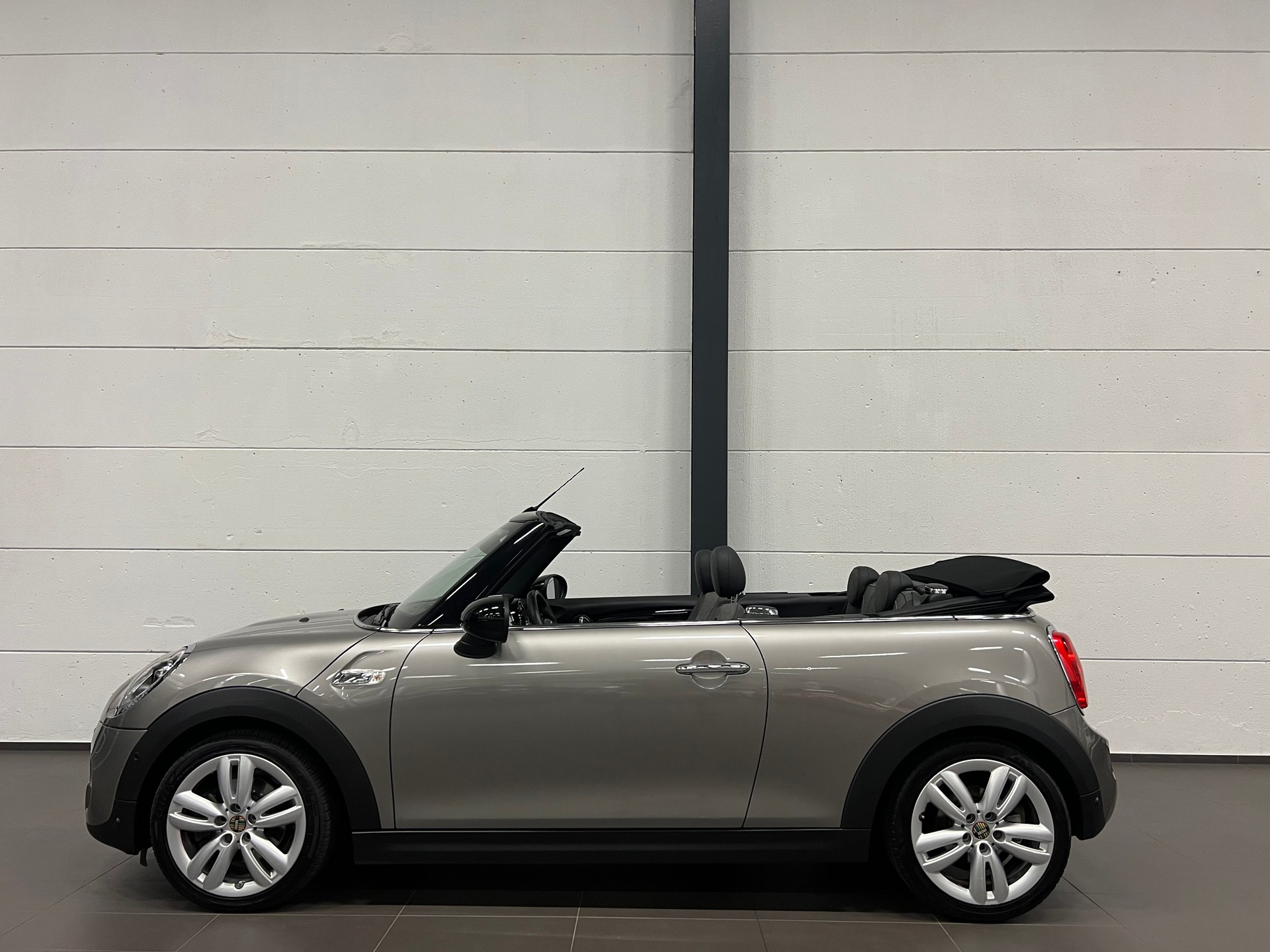 MINI Cooper S Cabriolet Steptronic-image-11