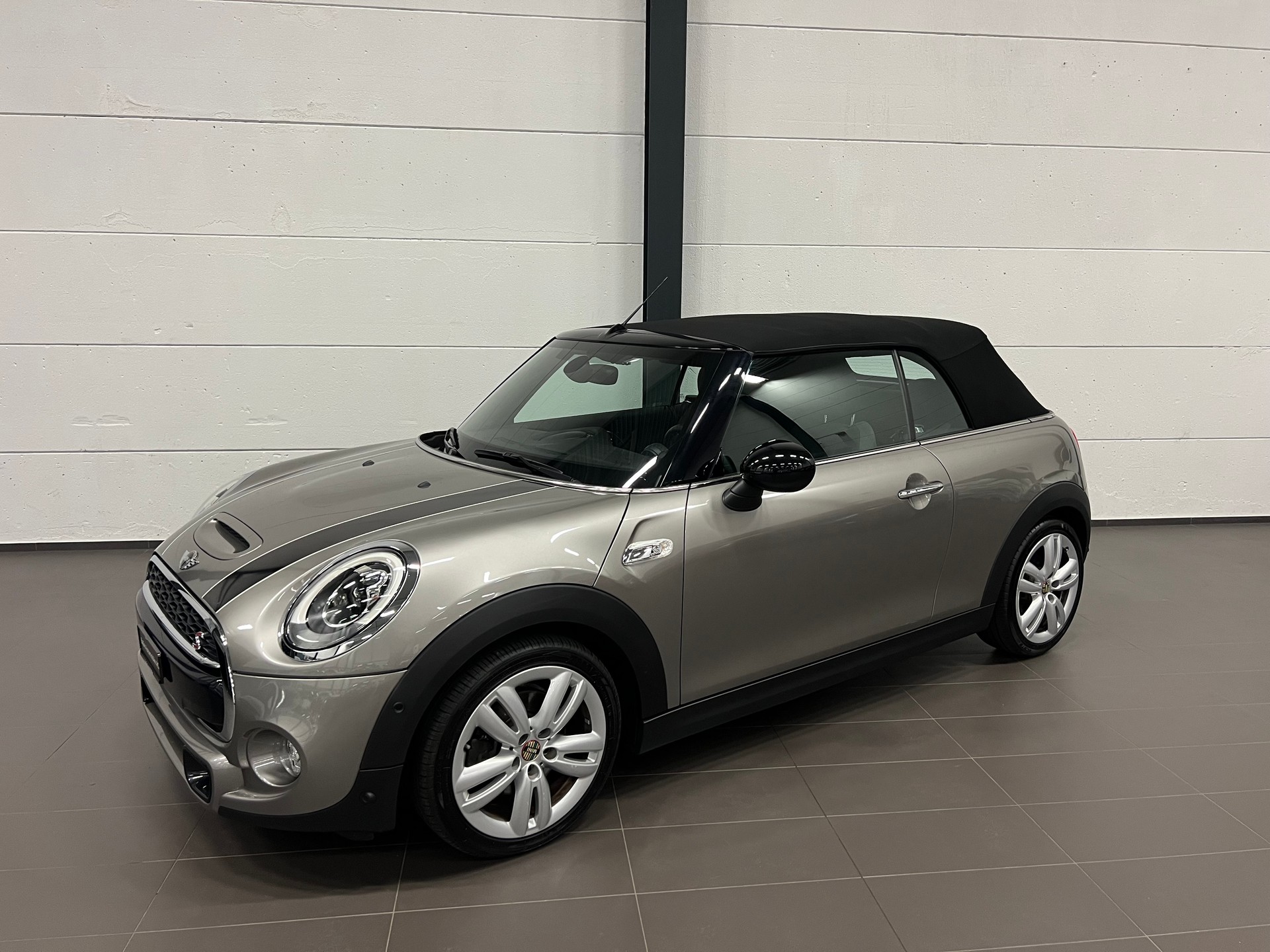 MINI Cooper S Cabriolet Steptronic-image-2