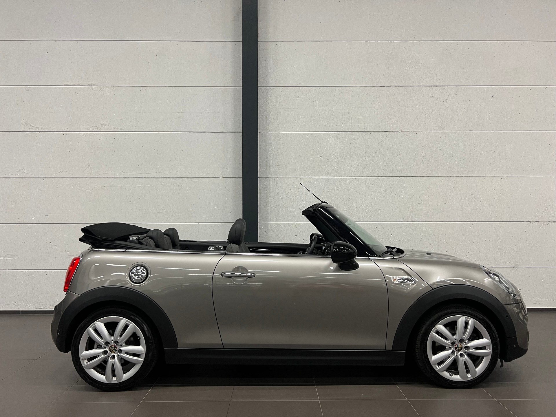 MINI Cooper S Cabriolet Steptronic-image-8