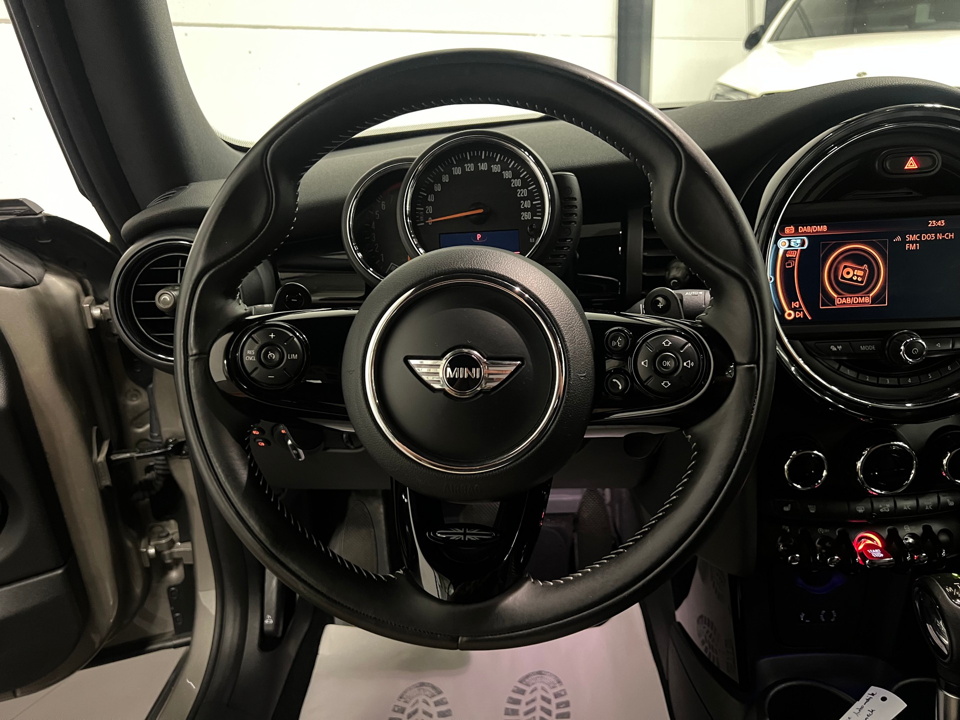 MINI Cooper S Cabriolet Steptronic-image-25
