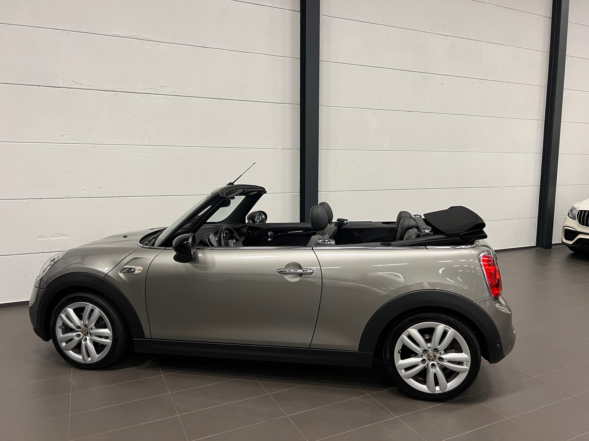 MINI Cooper S Cabriolet Steptronic-image-15