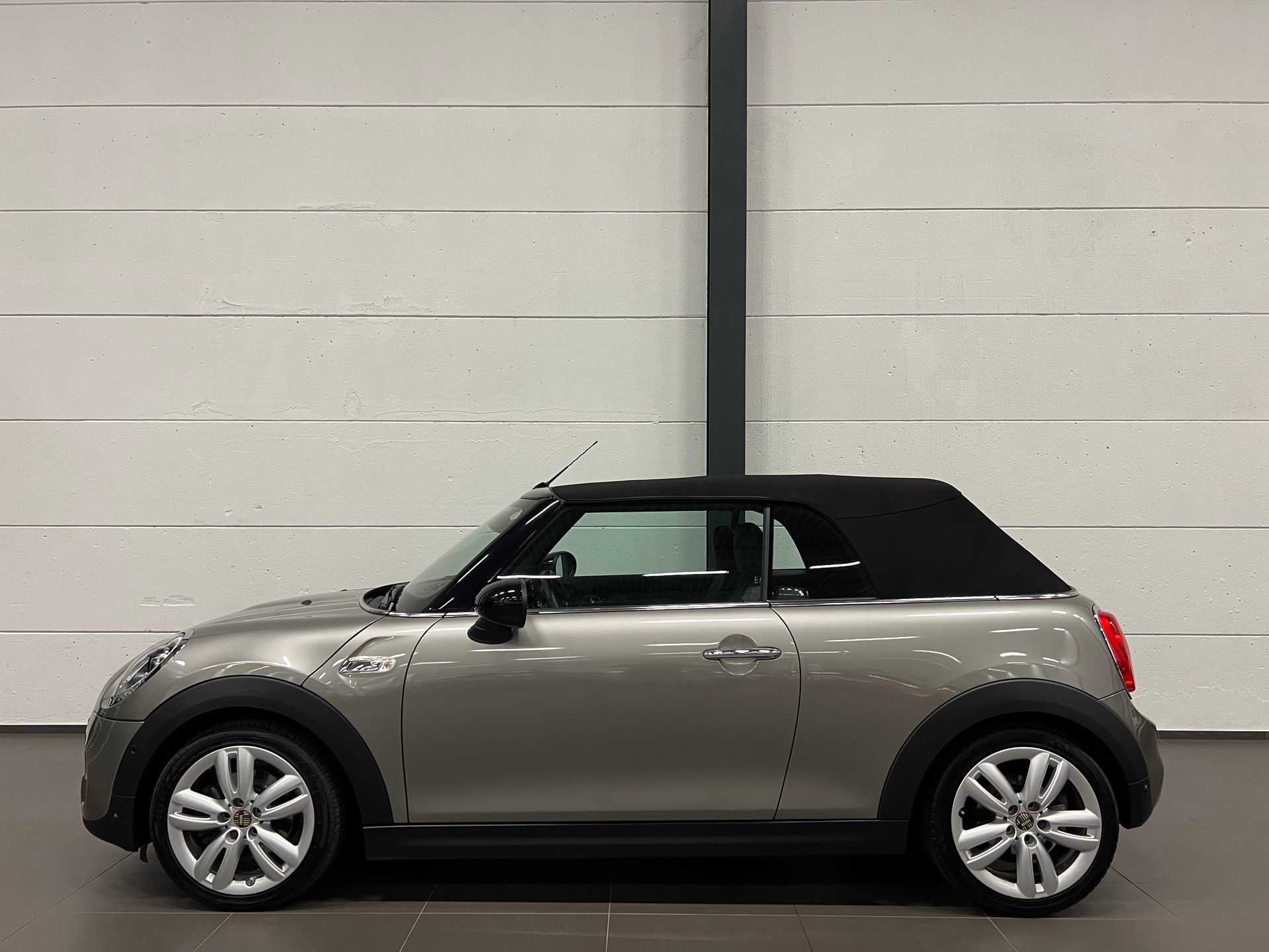 MINI Cooper S Cabriolet Steptronic-image-10