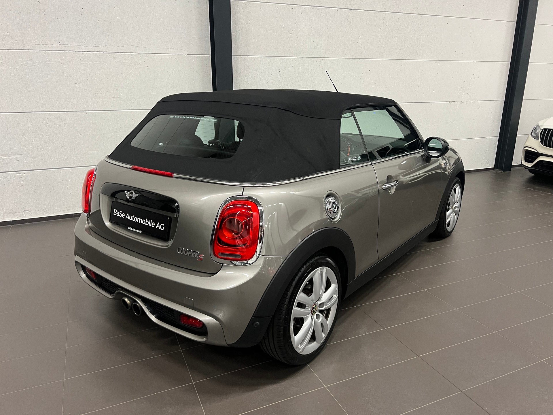 MINI Cooper S Cabriolet Steptronic-image-12