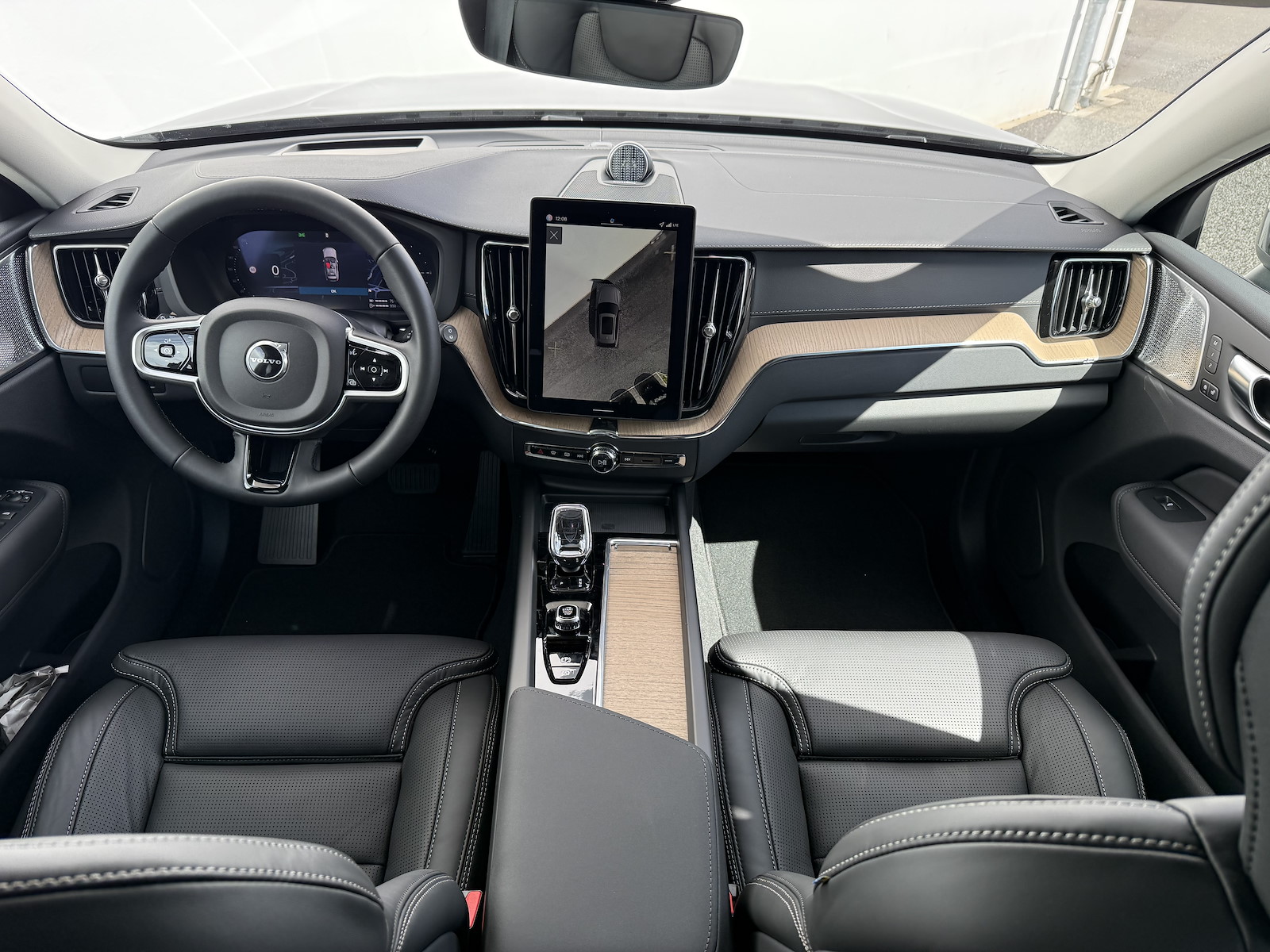 VOLVO XC60 2.0 T6 TE Ultra Dark eAWD-image-10