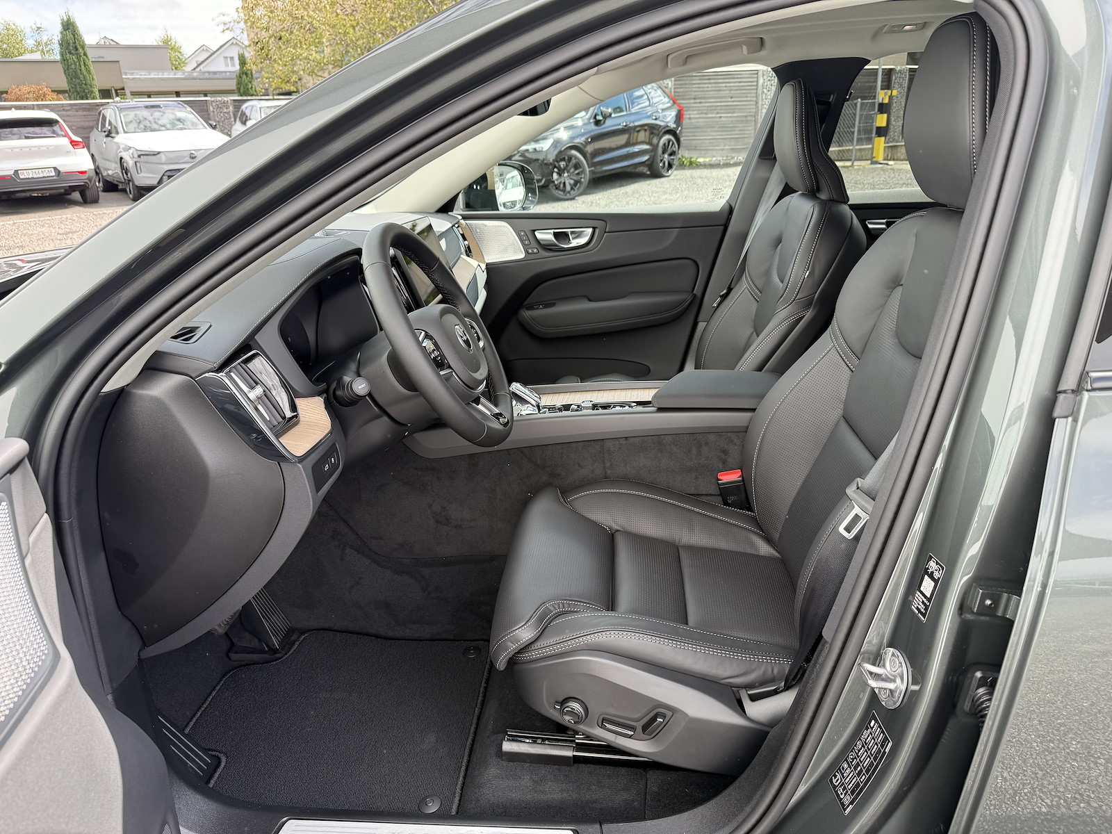 VOLVO XC60 2.0 T6 TE Ultra Dark eAWD-image-11
