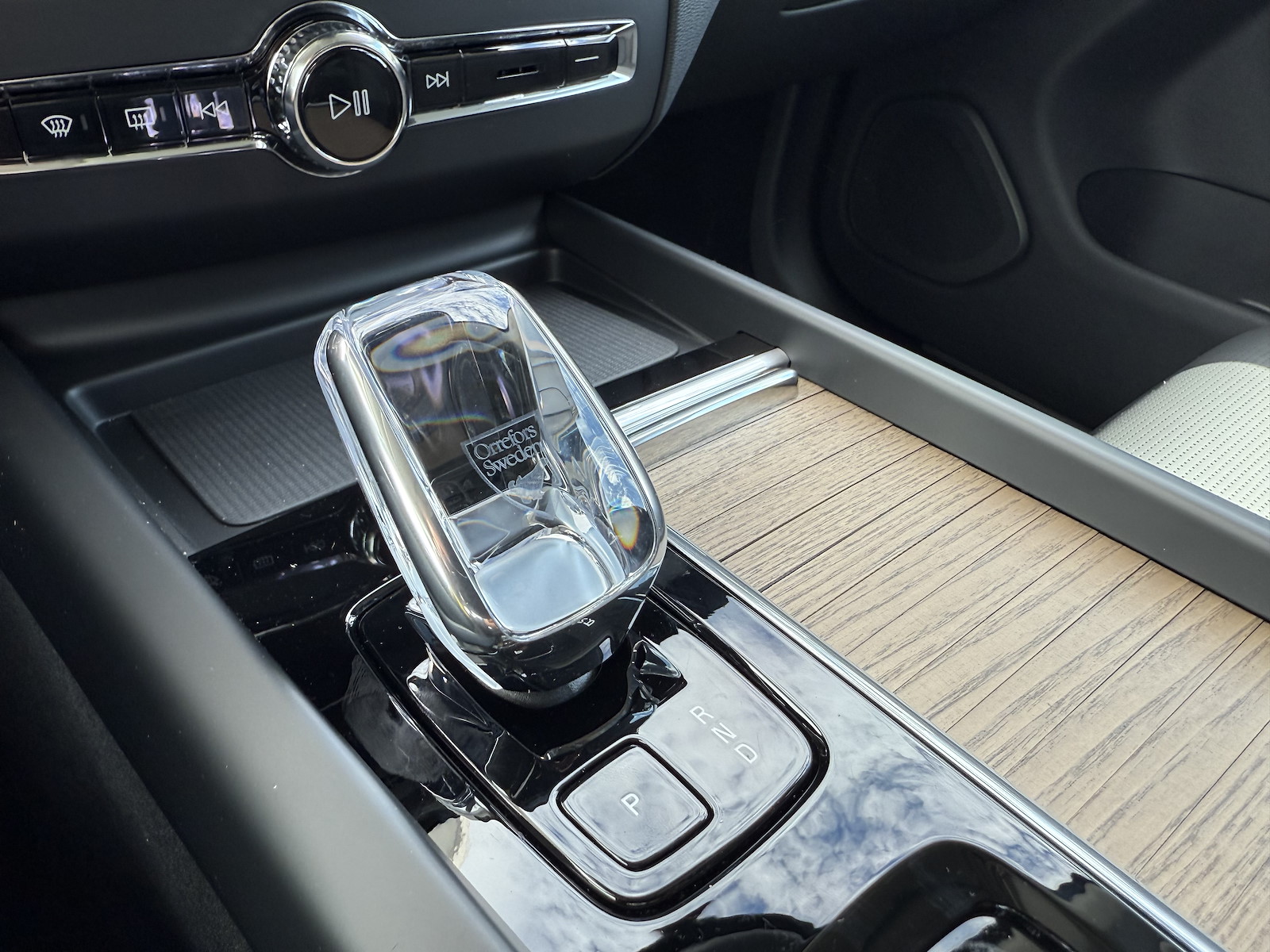 VOLVO XC60 2.0 T6 TE Ultra Dark eAWD-image-14