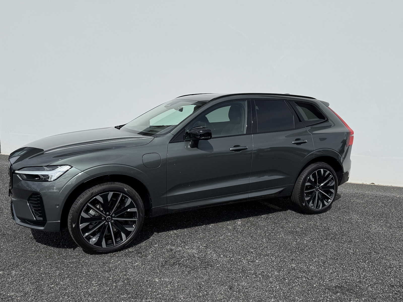 VOLVO XC60 2.0 T6 TE Ultra Dark eAWD-image-4