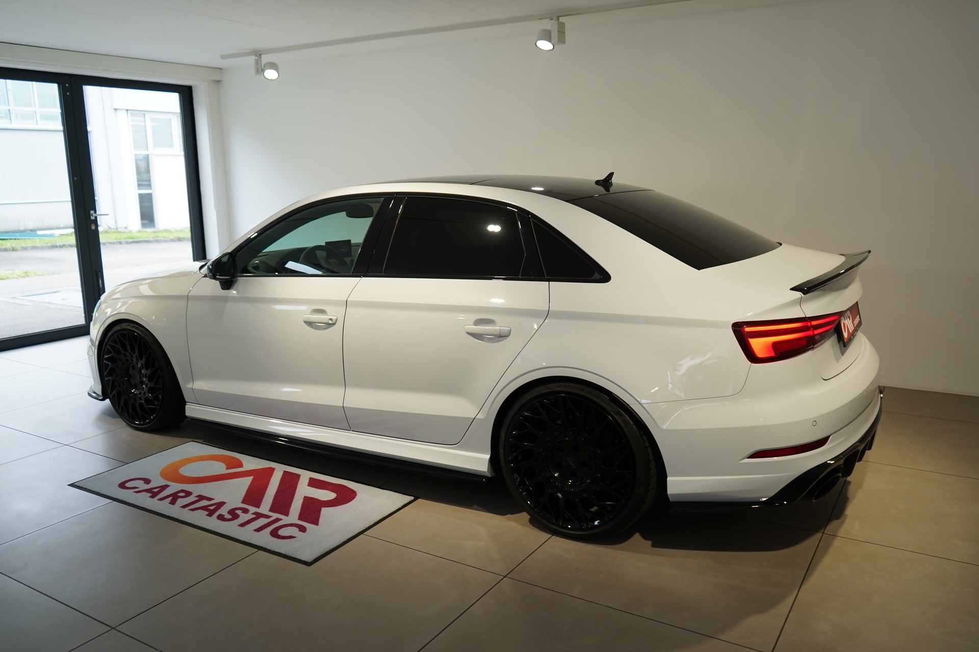 AUDI RS3 Lim. 2.5 TSI quattro-image-2