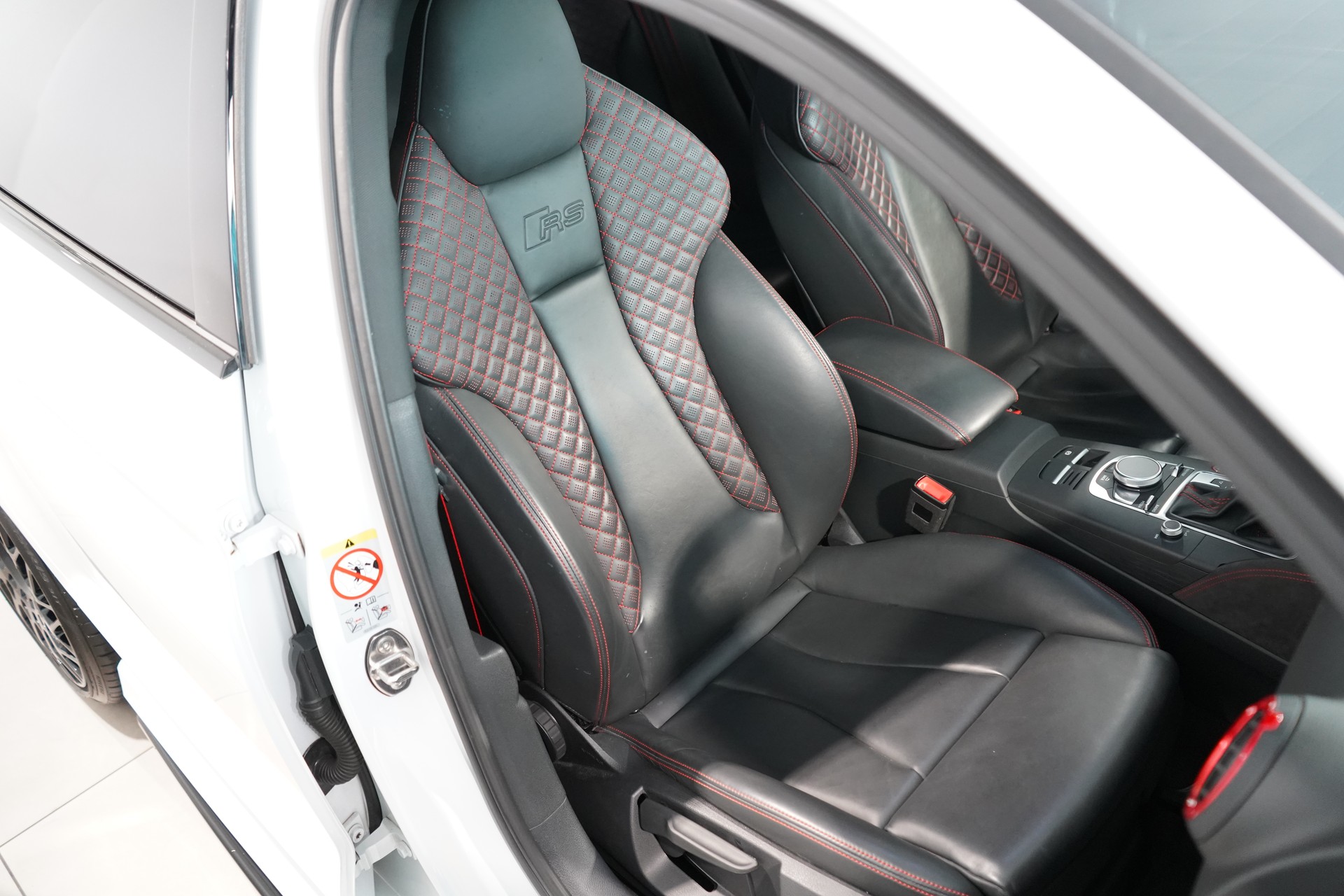 AUDI RS3 Lim. 2.5 TSI quattro-image-6