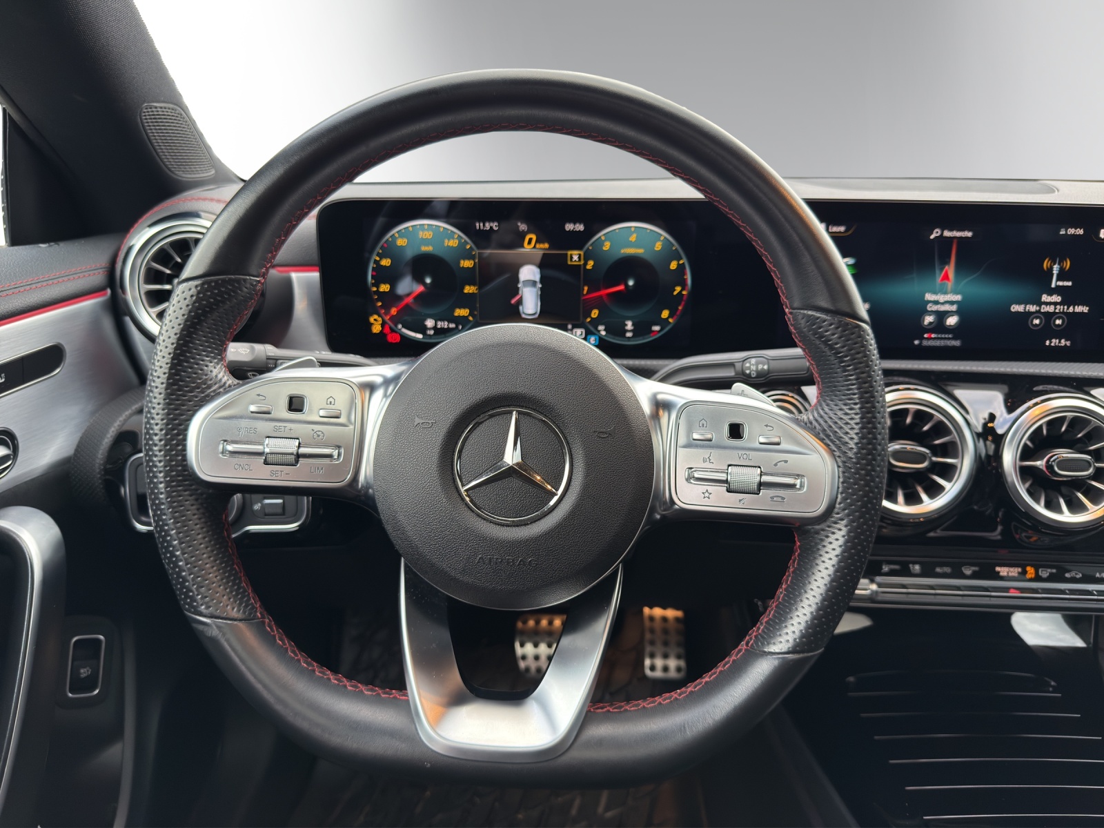 MERCEDES-BENZ CLA SB 250 AMG Line 7G-image-10