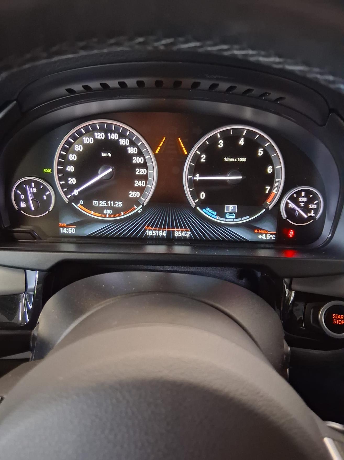 BMW X5 40e xDrive paddles-image-13