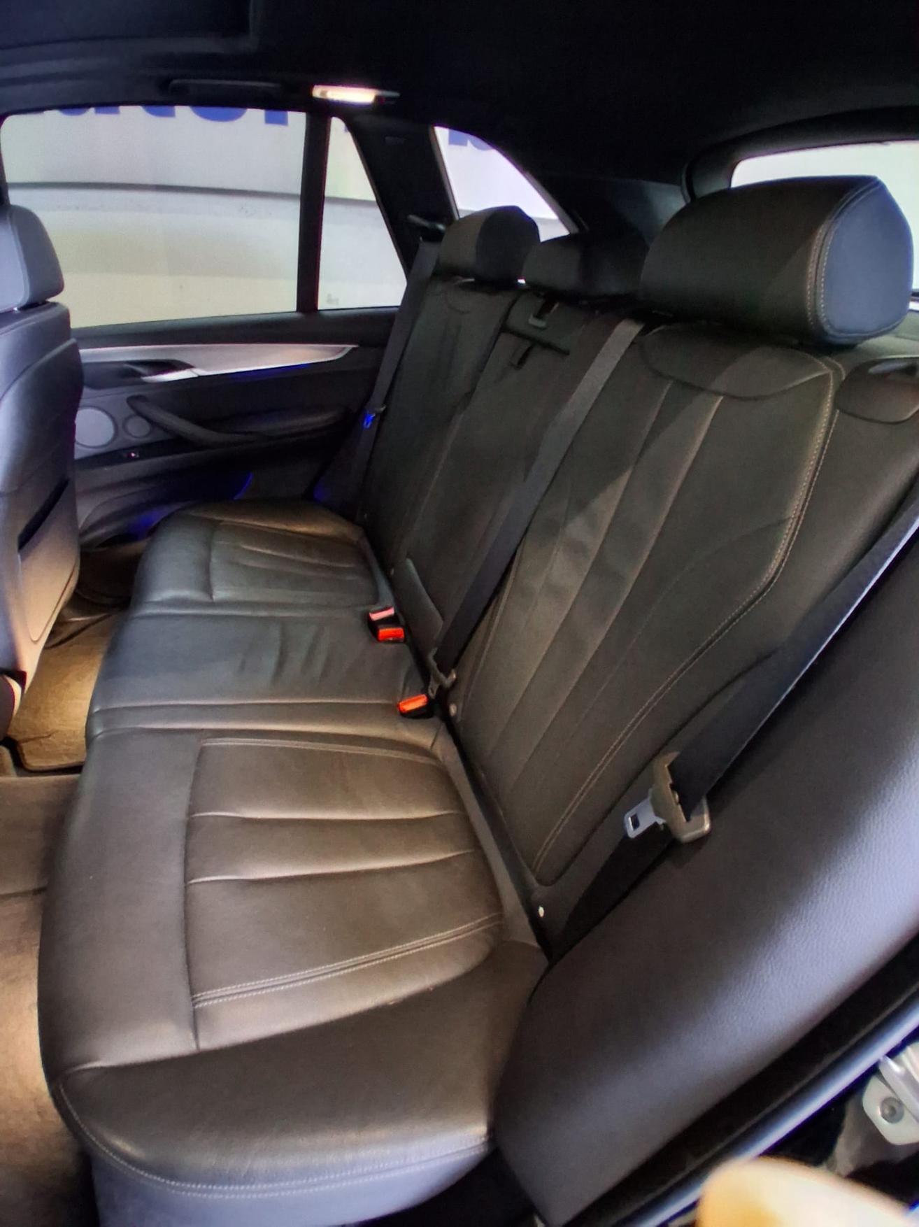 BMW X5 40e xDrive paddles-image-9