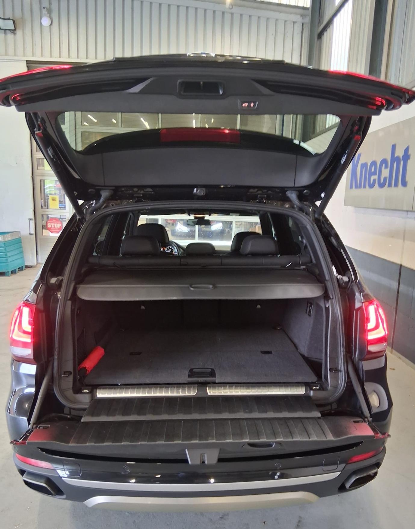 BMW X5 40e xDrive paddles-image-6