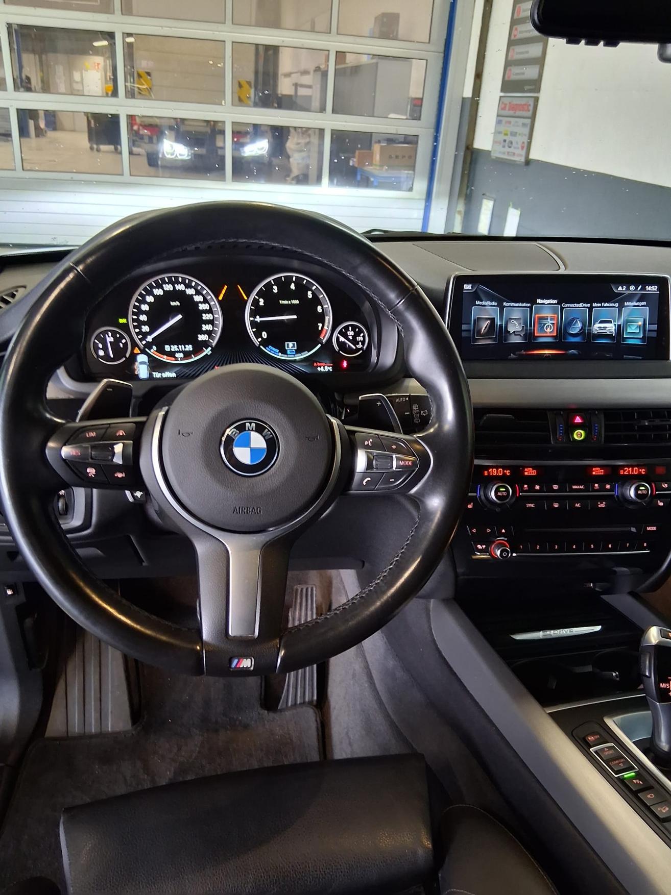 BMW X5 40e xDrive paddles-image-12