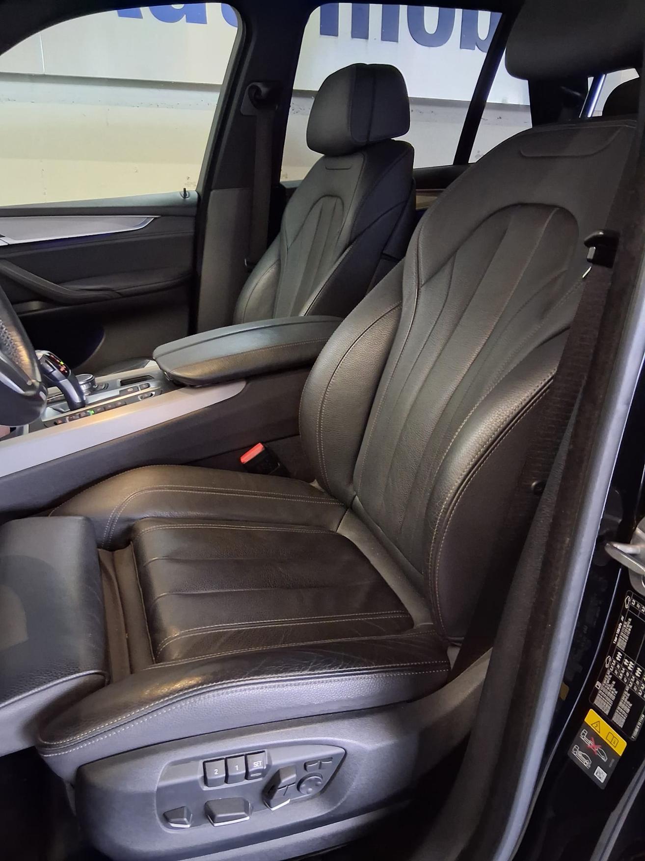 BMW X5 40e xDrive paddles-image-10