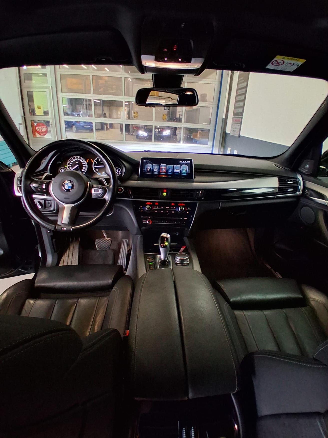 BMW X5 40e xDrive paddles-image-11