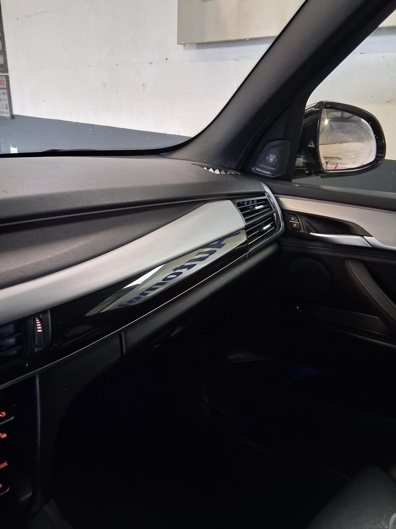 BMW X5 40e xDrive paddles-image-17