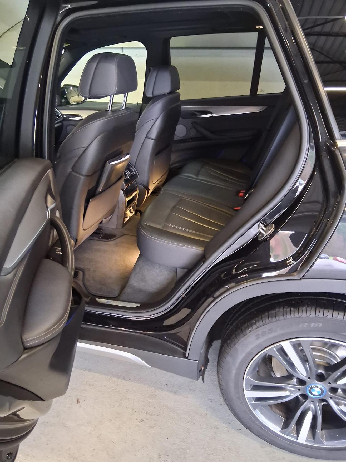BMW X5 40e xDrive paddles-image-8