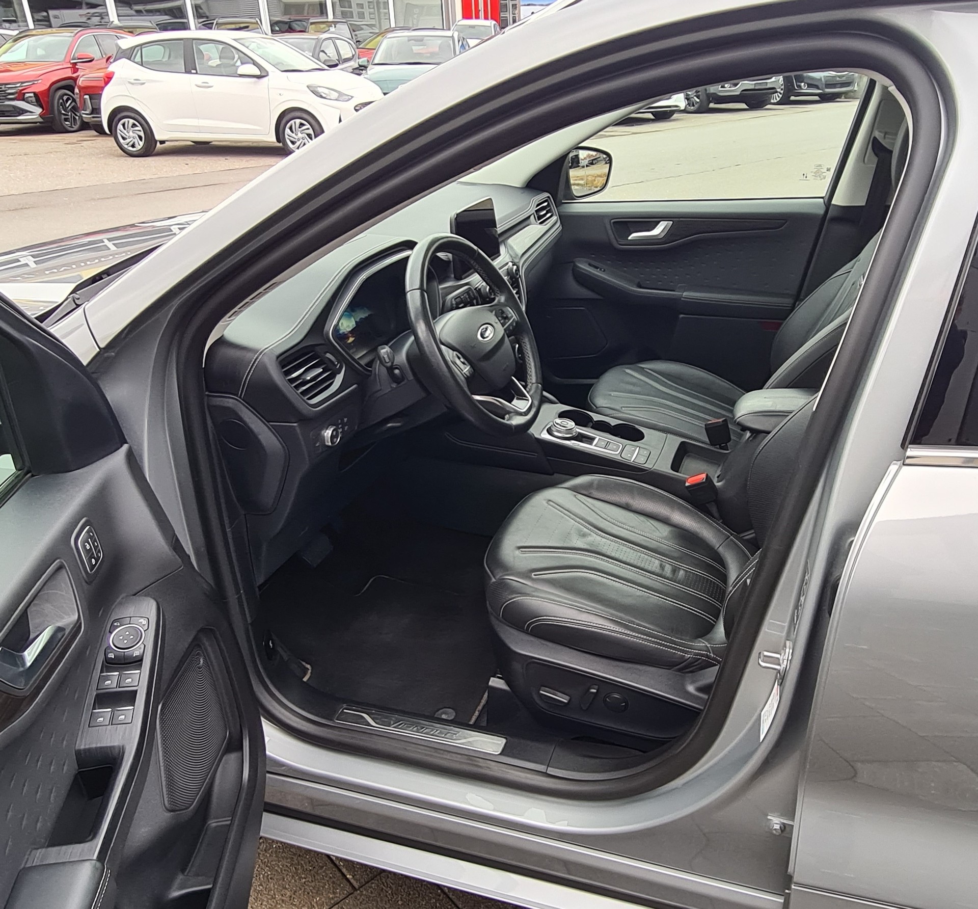 FORD Kuga 2.5 FHEV Vignale 4WD-image-9