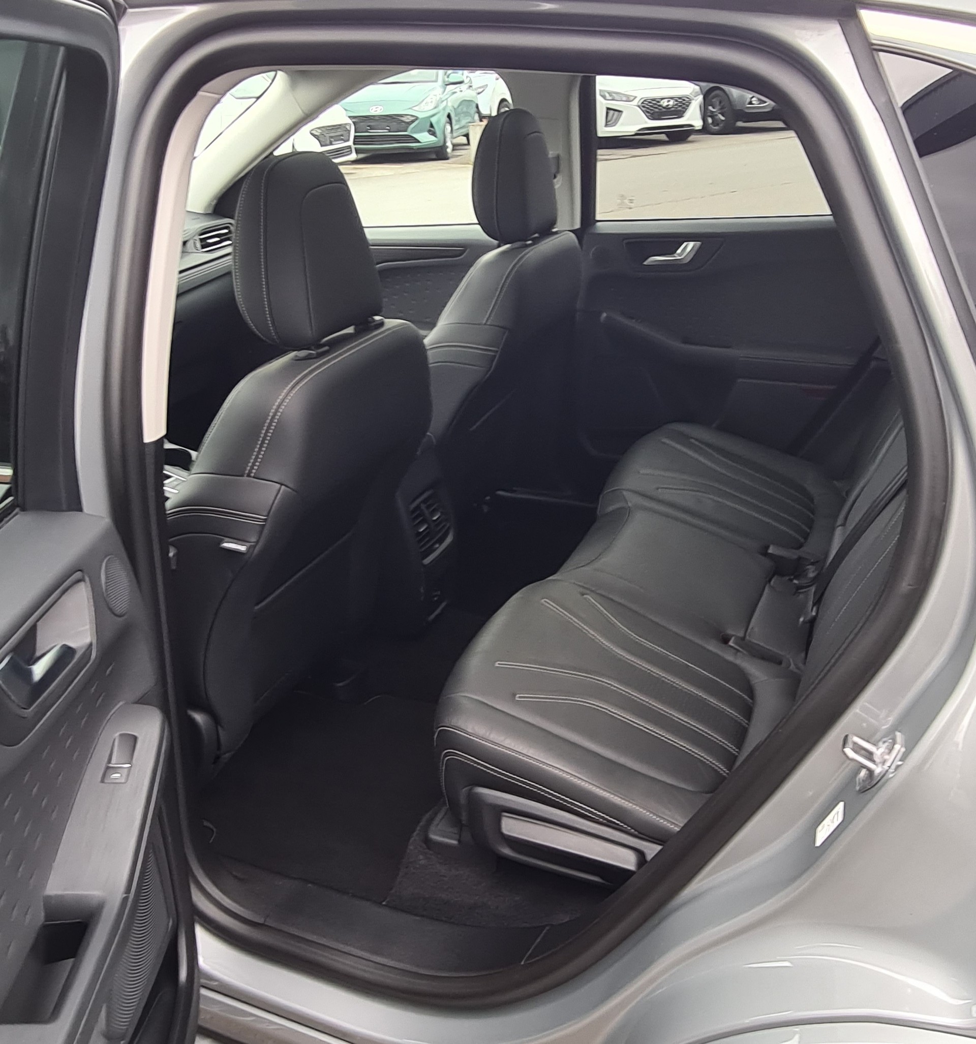 FORD Kuga 2.5 FHEV Vignale 4WD-image-11