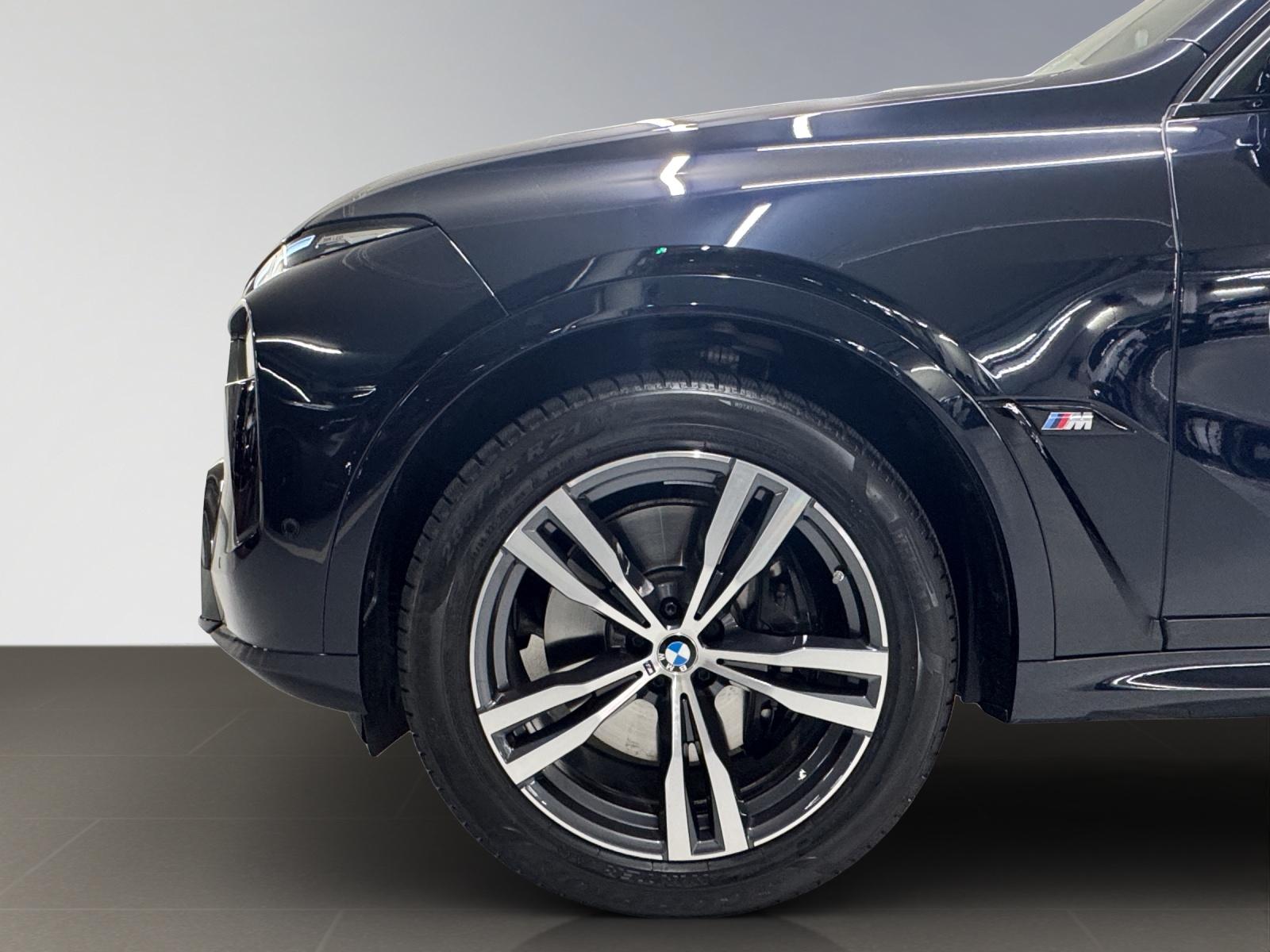 BMW X7 M60i-image-8