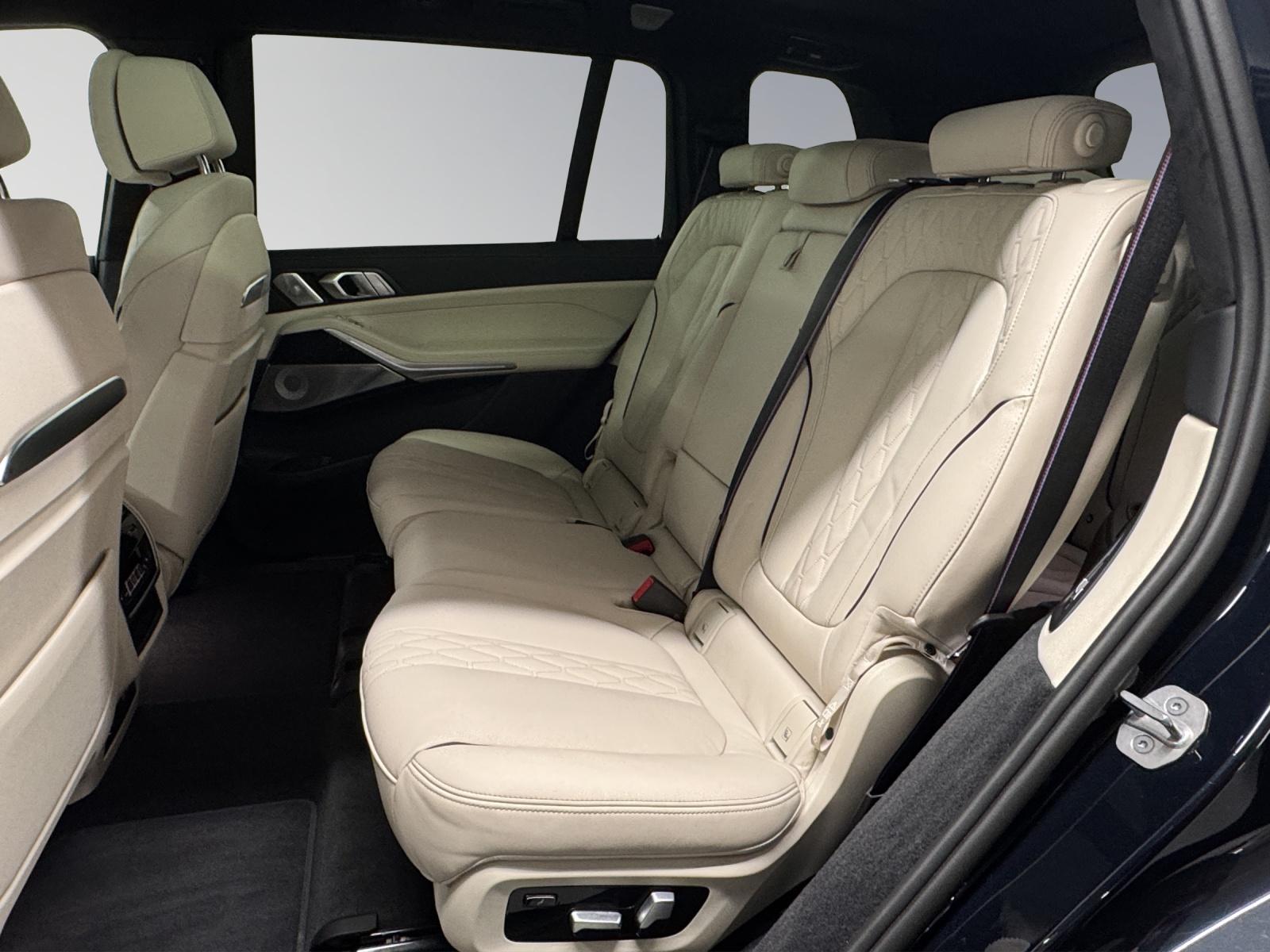 BMW X7 M60i-image-11