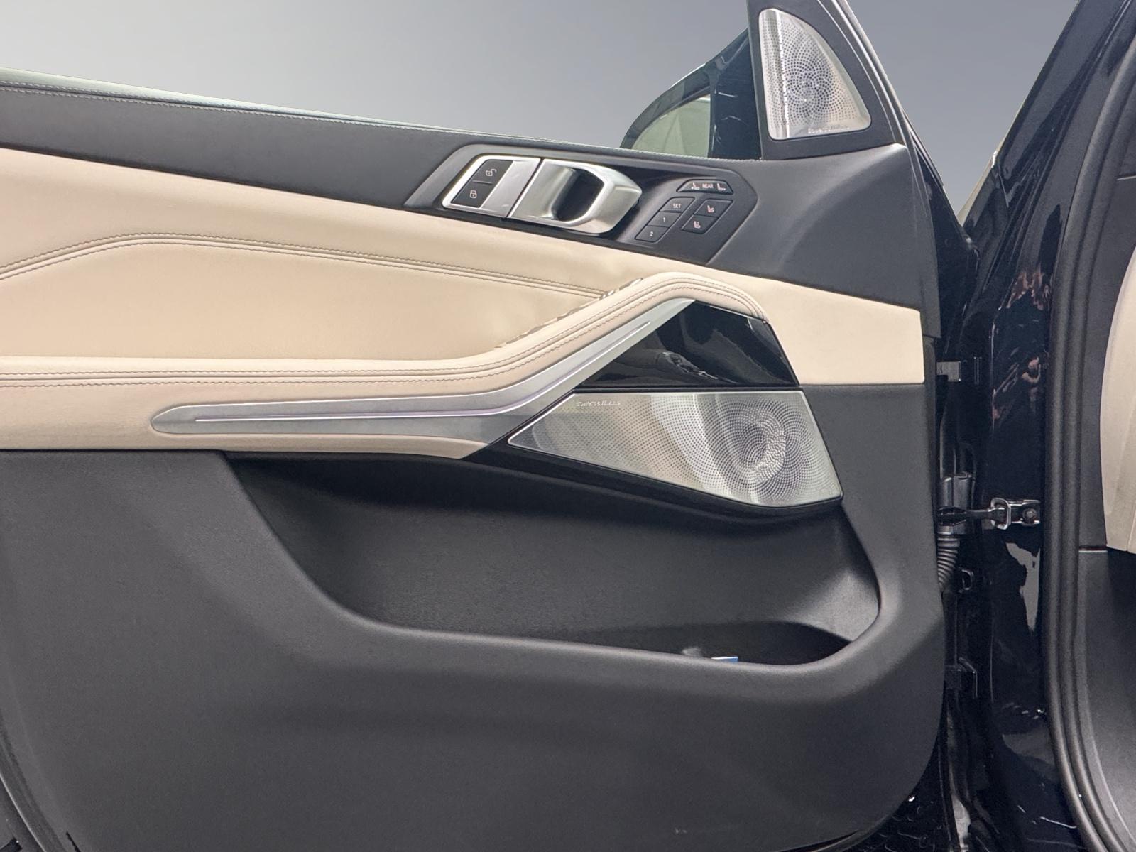 BMW X7 M60i-image-12