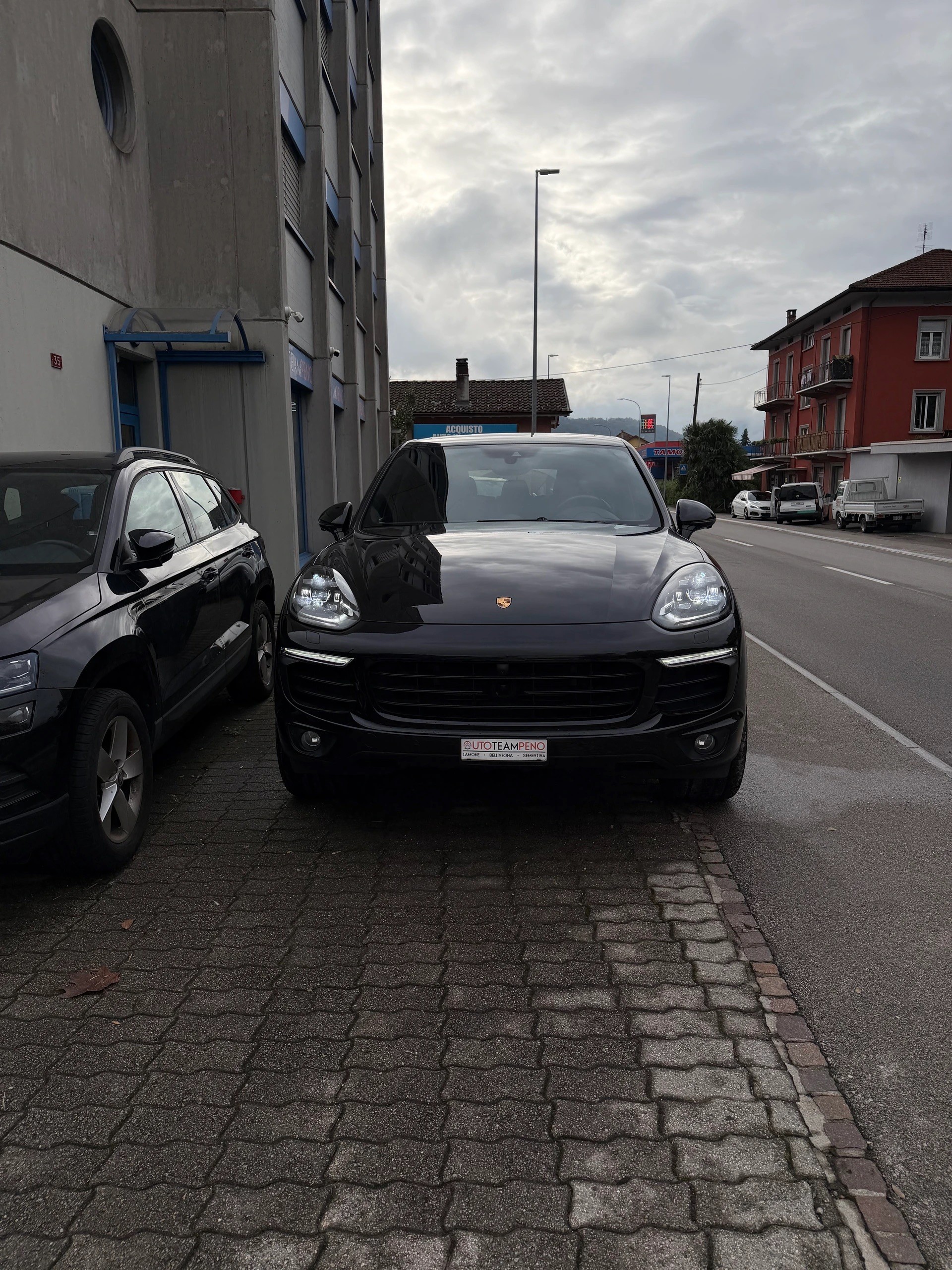 PORSCHE Cayenne S E-Hybrid-image-1