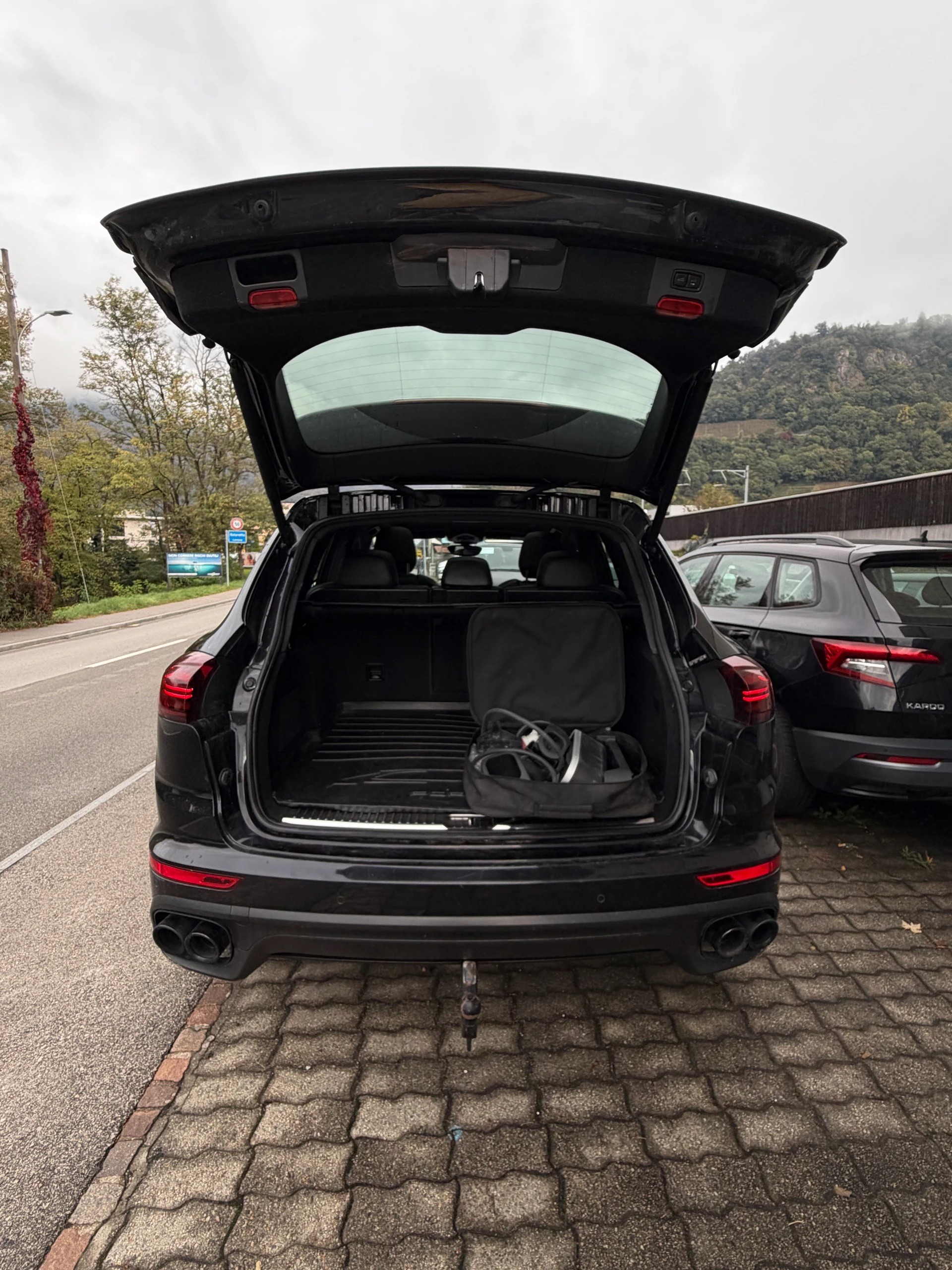 PORSCHE Cayenne S E-Hybrid-image-6