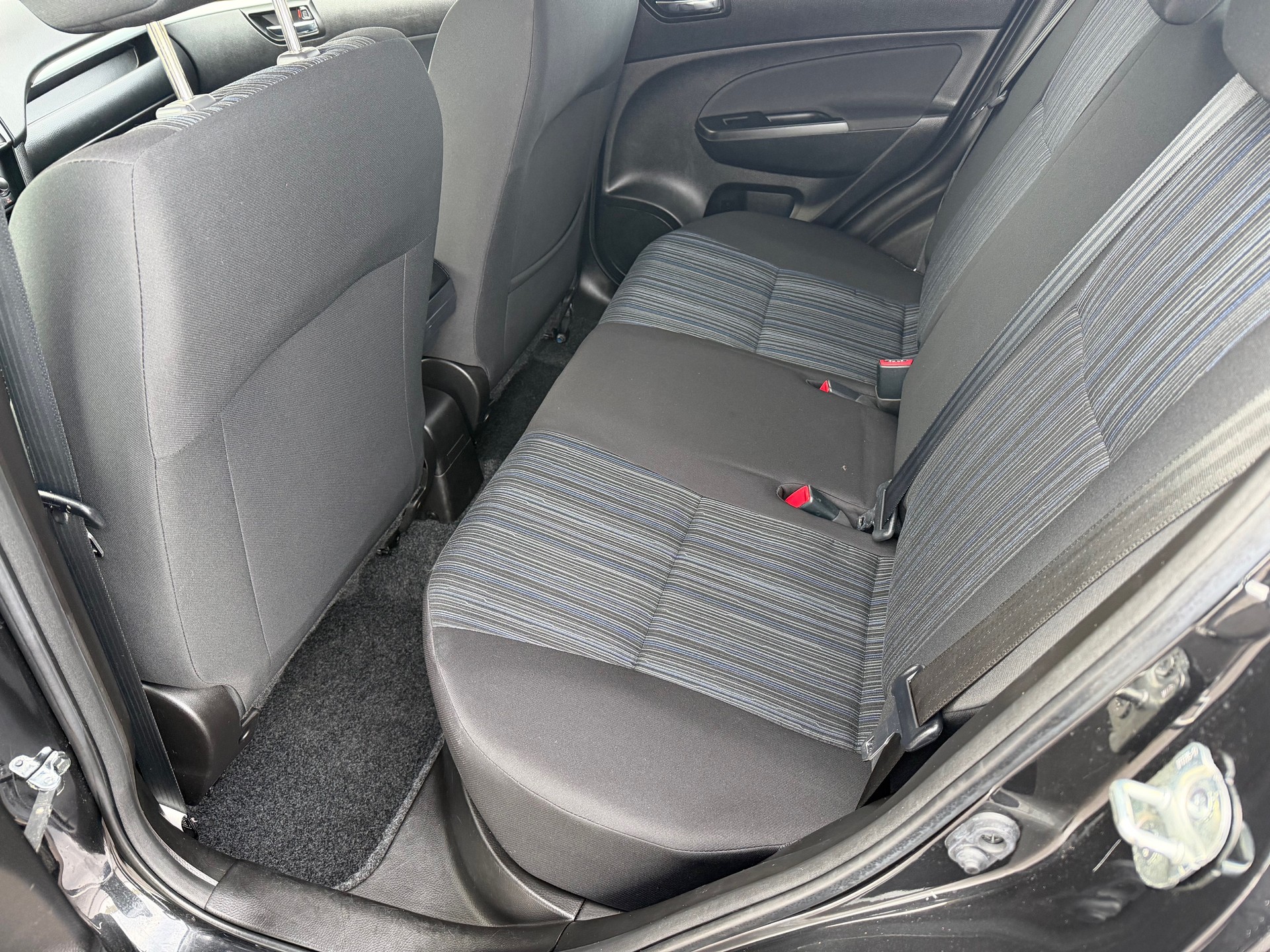 SUZUKI Swift 1.2i 16V PizSulai Top 4x4-image-5