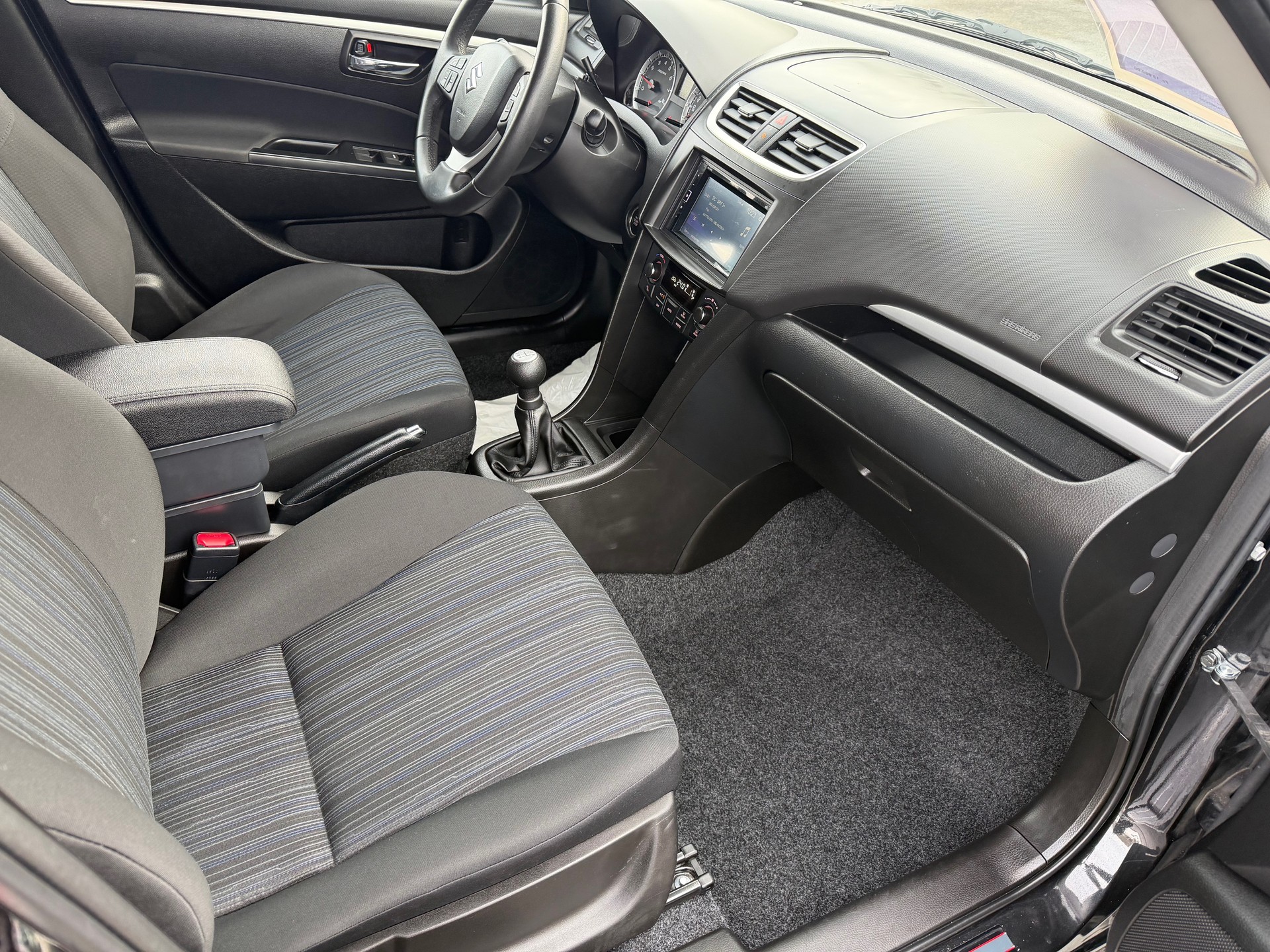 SUZUKI Swift 1.2i 16V PizSulai Top 4x4-image-9