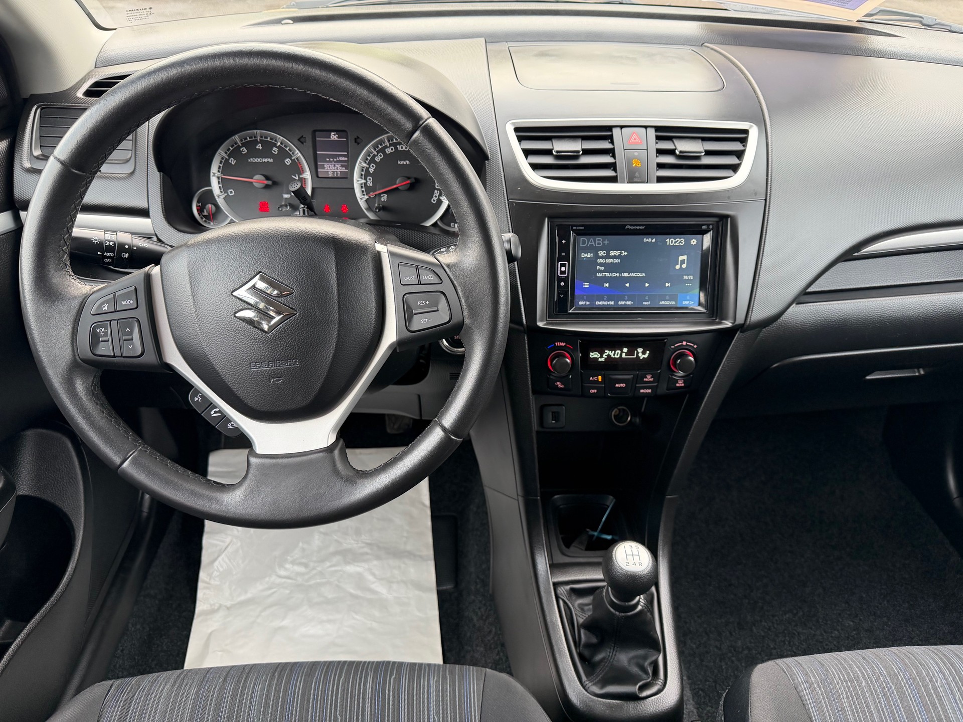 SUZUKI Swift 1.2i 16V PizSulai Top 4x4-image-4