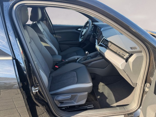 AUDI A1 Sportback 30 TFSI S Line Attraction S-tronic-image-16