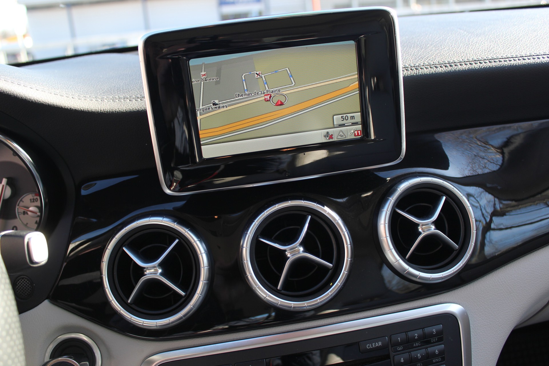 MERCEDES-BENZ CLA 250 Urban 7G-DCT 4Matic-image-9